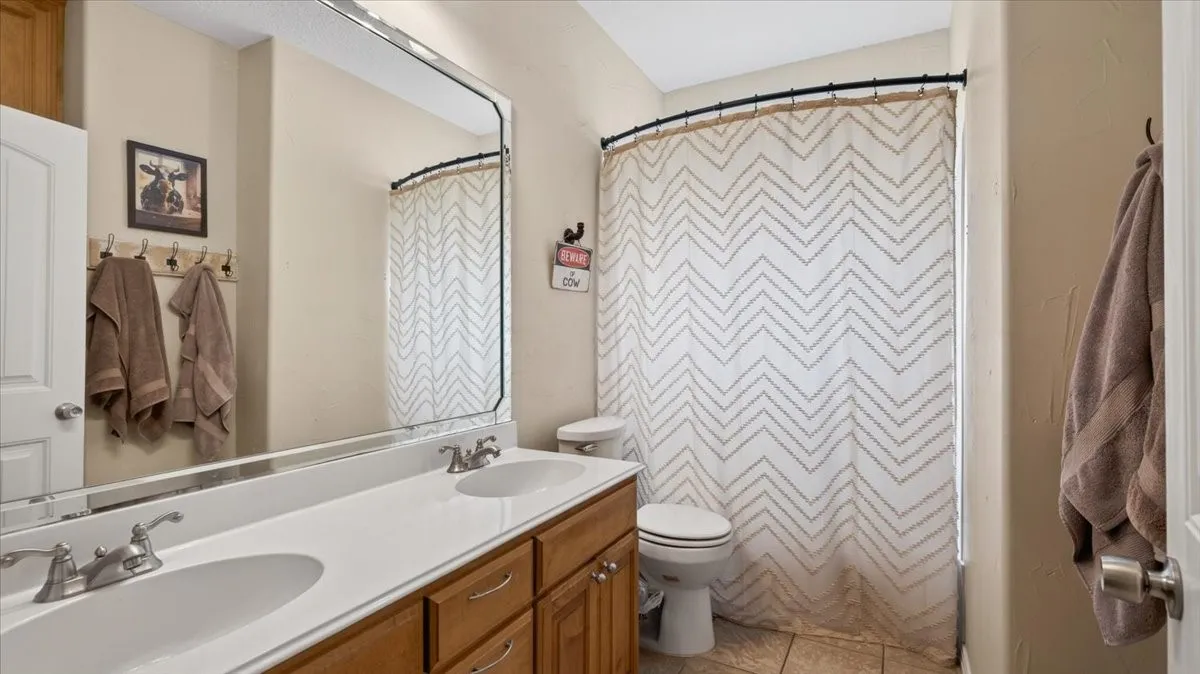 Single Family Residence For Sale in Van Zandt County , 505 VZ County Road 2701, Mabank, Texas 75147, 3 Bedroom, 2 Bathroom, 2 Garage spaces, 2,191 Sqft, built in 2007, mls#21379429, Real Estate Agent in Mabank, Homes For Sale in Van Zandt county, Homes For Sale in Mabank, Realtor in Mabank Texas, Real Estate Brokerage Independent Realty Texas, Luminita Cordes Realtor