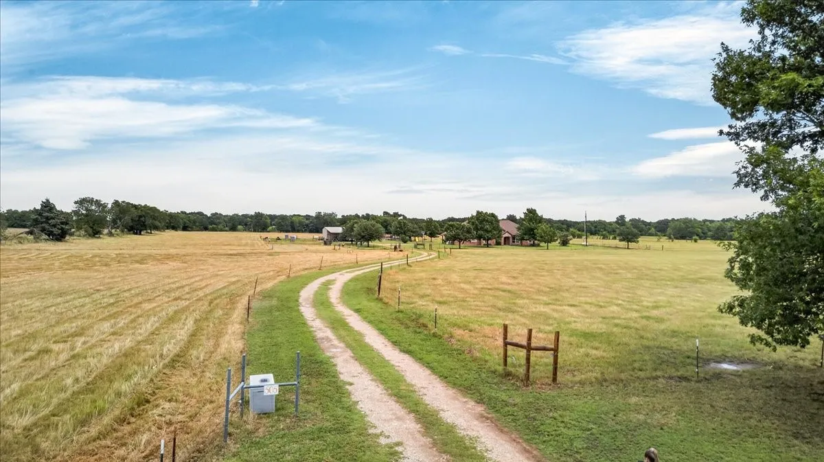 Single Family Residence For Sale in Van Zandt County , 505 VZ County Road 2701, Mabank, Texas 75147, 3 Bedroom, 2 Bathroom, 2 Garage spaces, 2,191 Sqft, built in 2007, mls#21379429, Real Estate Agent in Mabank, Homes For Sale in Van Zandt county, Homes For Sale in Mabank, Realtor in Mabank Texas, Real Estate Brokerage Independent Realty Texas, Luminita Cordes Realtor