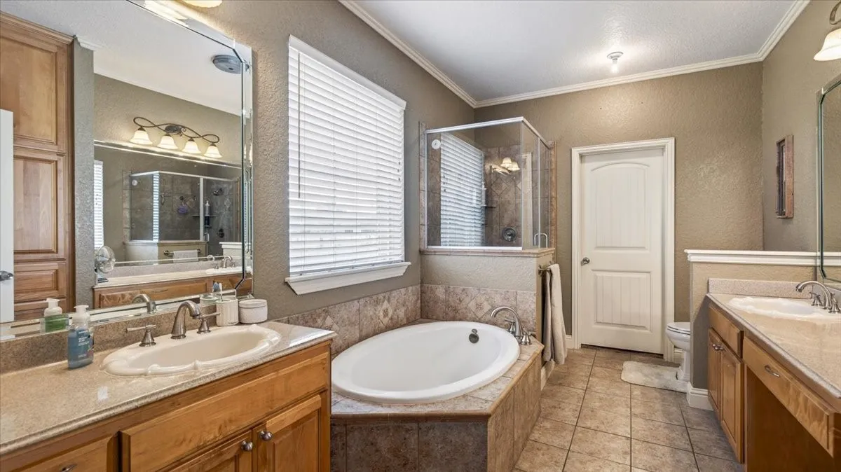 Single Family Residence For Sale in Van Zandt County , 505 VZ County Road 2701, Mabank, Texas 75147, 3 Bedroom, 2 Bathroom, 2 Garage spaces, 2,191 Sqft, built in 2007, mls#21379429, Real Estate Agent in Mabank, Homes For Sale in Van Zandt county, Homes For Sale in Mabank, Realtor in Mabank Texas, Real Estate Brokerage Independent Realty Texas, Luminita Cordes Realtor