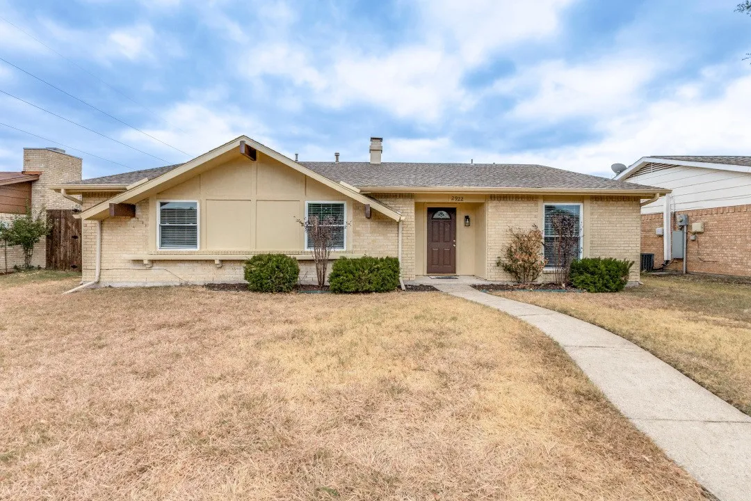 Single Family Residence For Sale in Dallas County , 2922 Fair Meadow Drive, Garland, Texas 75044, 3 Bedroom, 2 Bathroom, 2 Garage spaces, 1,482 Sqft, built in 1977, mls#21379433, Real Estate Agent in Garland, Homes For Sale in Dallas county, Homes For Sale in Garland, Realtor in Garland Texas, Real Estate Brokerage Independent Realty Texas, Luminita Cordes Realtor