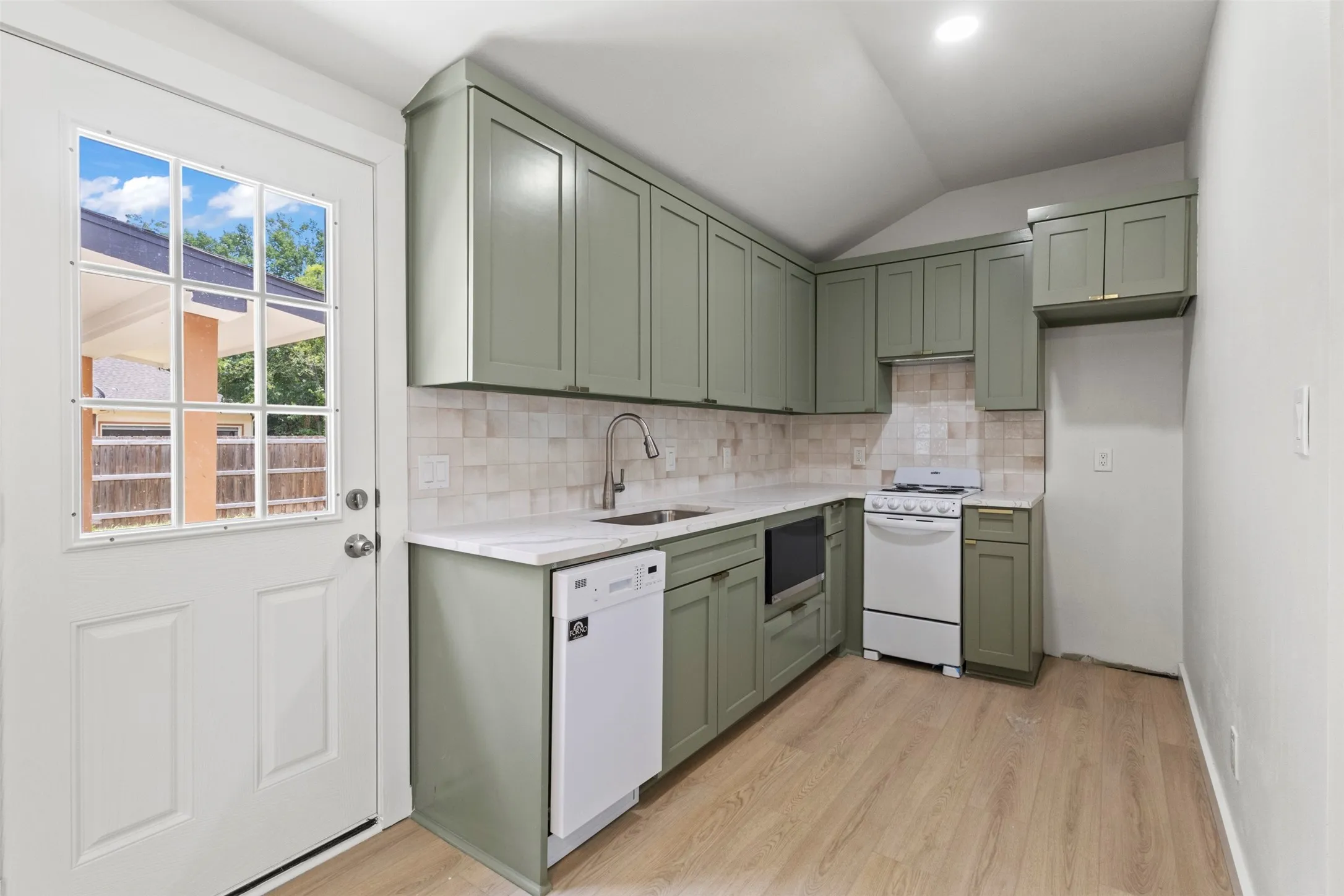 Single Family Residence For Rent in Collin County , 601 Pearson Avenue B, Mc Kinney, Texas 75069, 1 Bedroom, 1 Bathroom, Garage spaces, 500 Sqft, built in 1965, mls#21378713, Real Estate Agent in Mc Kinney, Homes For Rent in Collin county, Homes For Rent in Mc Kinney, Realtor in Mc Kinney Texas, Real Estate Brokerage Independent Realty Texas, Luminita Cordes Realtor