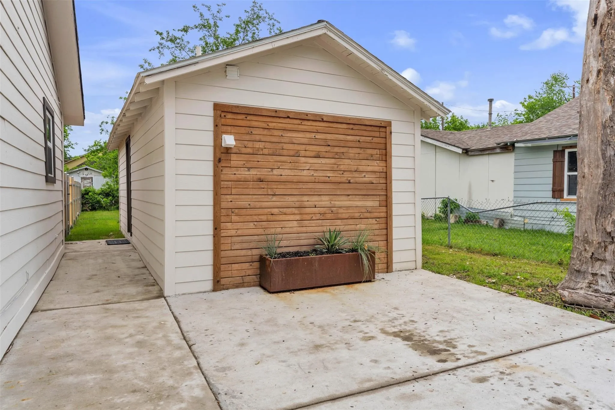 Single Family Residence For Rent in Collin County , 601 Pearson Avenue B, Mc Kinney, Texas 75069, 1 Bedroom, 1 Bathroom, Garage spaces, 500 Sqft, built in 1965, mls#21378713, Real Estate Agent in Mc Kinney, Homes For Rent in Collin county, Homes For Rent in Mc Kinney, Realtor in Mc Kinney Texas, Real Estate Brokerage Independent Realty Texas, Luminita Cordes Realtor