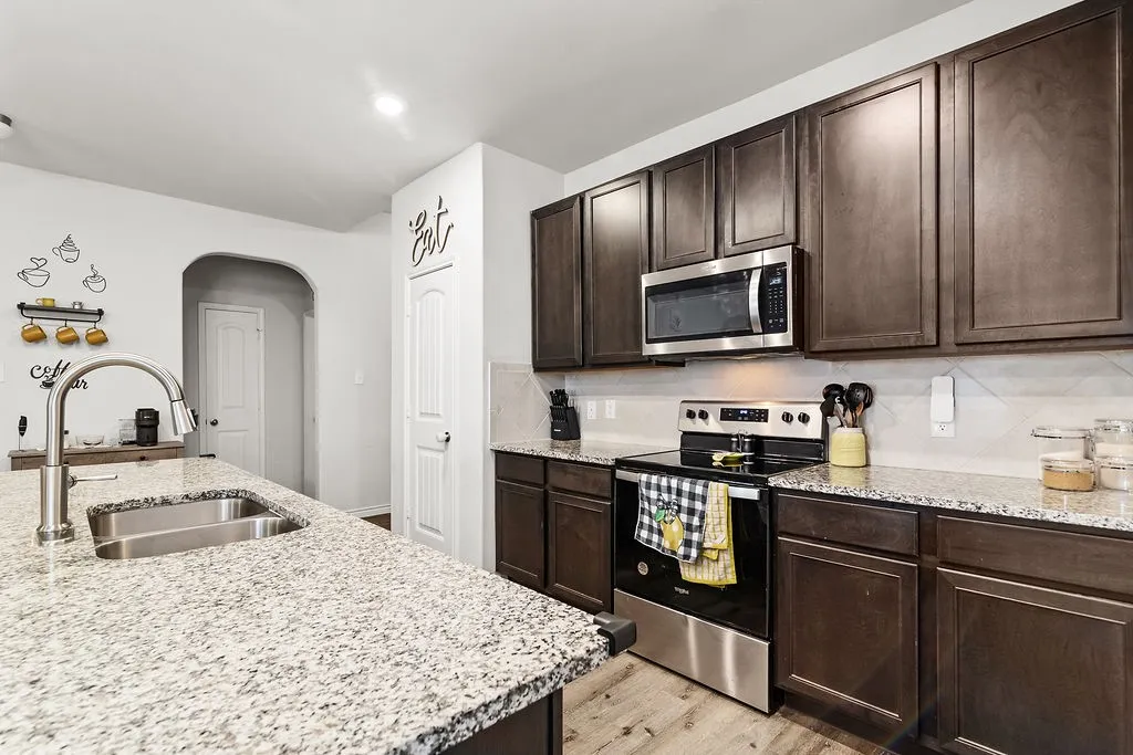 Single Family Residence For Sale in Tarrant County , 8317 Horned Maple Trail, Fort Worth, Texas 76123, 3 Bedroom, 2 Bathroom, 2 Garage spaces, 1,620 Sqft, built in 2021, mls#21379439, Real Estate Agent in Fort Worth, Homes For Sale in Tarrant county, Homes For Sale in Fort Worth, Realtor in Fort Worth Texas, Real Estate Brokerage Independent Realty Texas, Luminita Cordes Realtor