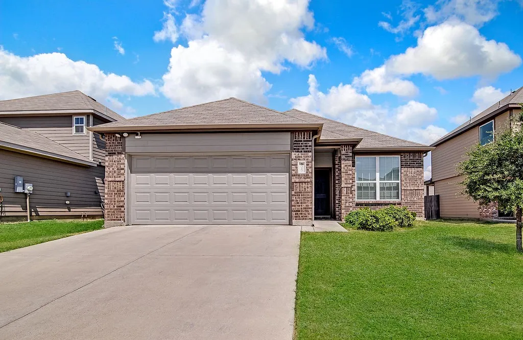 Single Family Residence For Sale in Tarrant County , 8317 Horned Maple Trail, Fort Worth, Texas 76123, 3 Bedroom, 2 Bathroom, 2 Garage spaces, 1,620 Sqft, built in 2021, mls#21379439, Real Estate Agent in Fort Worth, Homes For Sale in Tarrant county, Homes For Sale in Fort Worth, Realtor in Fort Worth Texas, Real Estate Brokerage Independent Realty Texas, Luminita Cordes Realtor