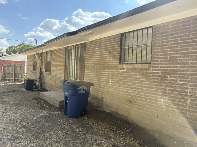 Single Family Residence For Sale in Dallas County , 7208 Larchway Drive, Dallas, Texas 75232, 3 Bedroom, 2 Bathroom, Garage spaces, 1,580 Sqft, built in 1959, mls#21379093, Real Estate Agent in Dallas, Homes For Sale in Dallas county, Homes For Sale in Dallas, Realtor in Dallas Texas, Real Estate Brokerage Independent Realty Texas, Luminita Cordes Realtor