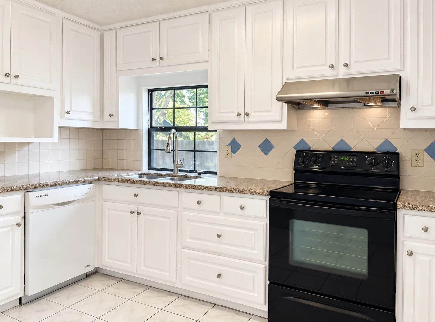Single Family Residence For Rent in Dallas County , 5026 Hearthcrest Drive, Garland, Texas 75044, 3 Bedroom, 3 Bathroom, 2 Garage spaces, 1,418 Sqft, built in 1986, mls#21378027, Real Estate Agent in Garland, Homes For Rent in Dallas county, Homes For Rent in Garland, Realtor in Garland Texas, Real Estate Brokerage Independent Realty Texas, Luminita Cordes Realtor