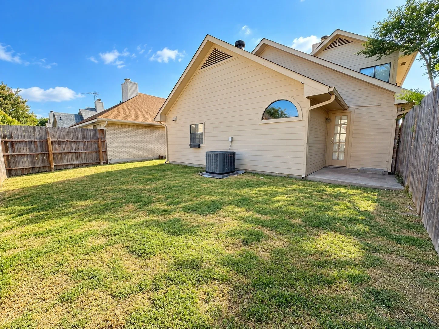 Single Family Residence For Rent in Dallas County , 5026 Hearthcrest Drive, Garland, Texas 75044, 3 Bedroom, 3 Bathroom, 2 Garage spaces, 1,418 Sqft, built in 1986, mls#21378027, Real Estate Agent in Garland, Homes For Rent in Dallas county, Homes For Rent in Garland, Realtor in Garland Texas, Real Estate Brokerage Independent Realty Texas, Luminita Cordes Realtor