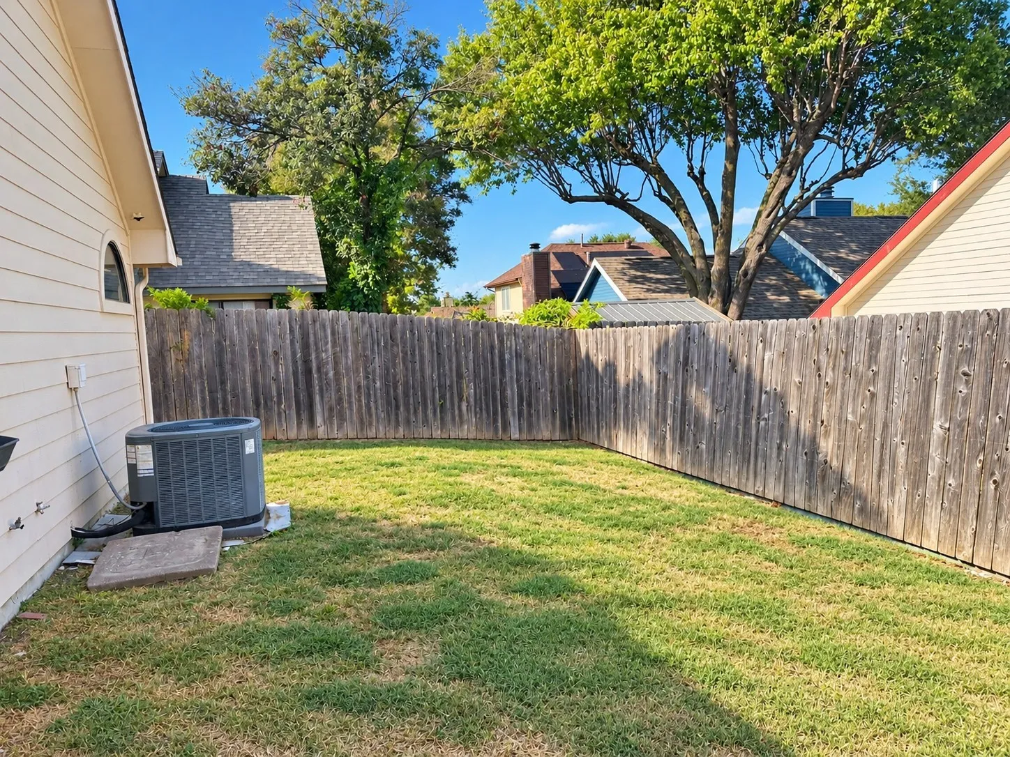 Single Family Residence For Rent in Dallas County , 5026 Hearthcrest Drive, Garland, Texas 75044, 3 Bedroom, 3 Bathroom, 2 Garage spaces, 1,418 Sqft, built in 1986, mls#21378027, Real Estate Agent in Garland, Homes For Rent in Dallas county, Homes For Rent in Garland, Realtor in Garland Texas, Real Estate Brokerage Independent Realty Texas, Luminita Cordes Realtor