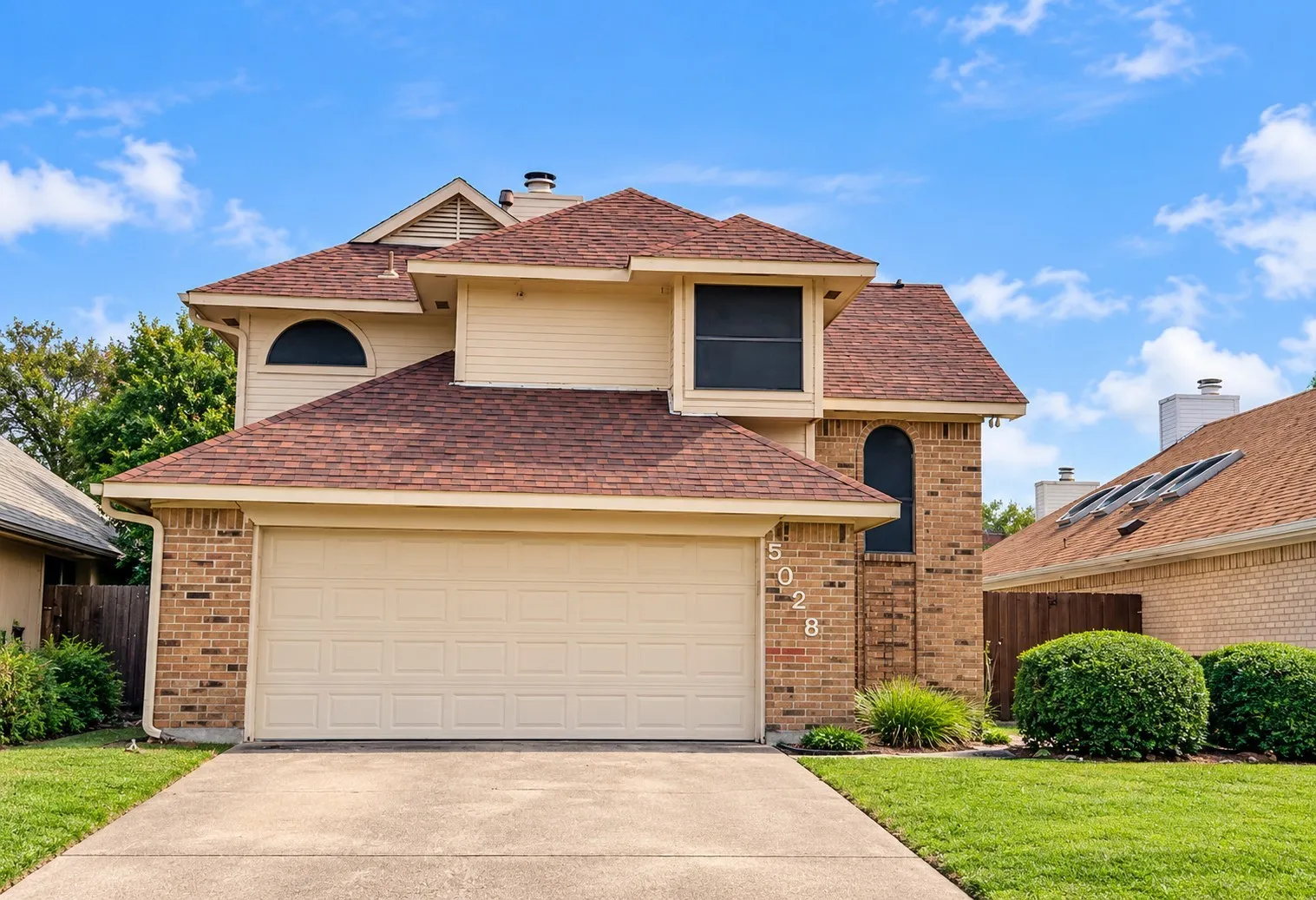 Single Family Residence For Rent in Dallas County , 5026 Hearthcrest Drive, Garland, Texas 75044, 3 Bedroom, 3 Bathroom, 2 Garage spaces, 1,418 Sqft, built in 1986, mls#21378027, Real Estate Agent in Garland, Homes For Rent in Dallas county, Homes For Rent in Garland, Realtor in Garland Texas, Real Estate Brokerage Independent Realty Texas, Luminita Cordes Realtor