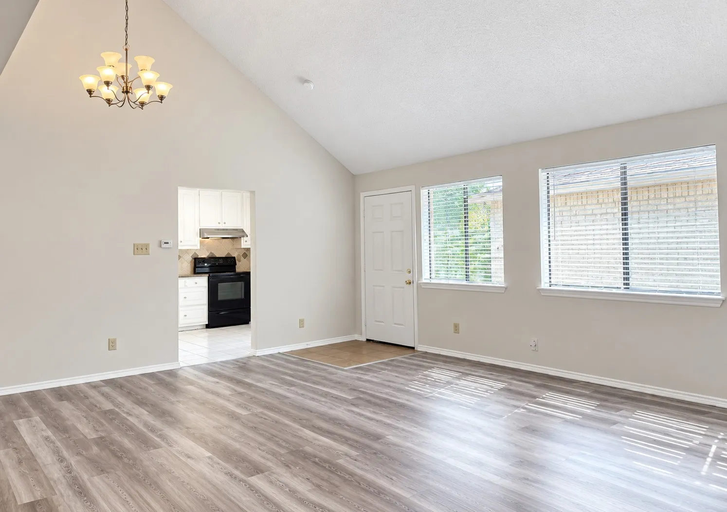 Single Family Residence For Rent in Dallas County , 5026 Hearthcrest Drive, Garland, Texas 75044, 3 Bedroom, 3 Bathroom, 2 Garage spaces, 1,418 Sqft, built in 1986, mls#21378027, Real Estate Agent in Garland, Homes For Rent in Dallas county, Homes For Rent in Garland, Realtor in Garland Texas, Real Estate Brokerage Independent Realty Texas, Luminita Cordes Realtor