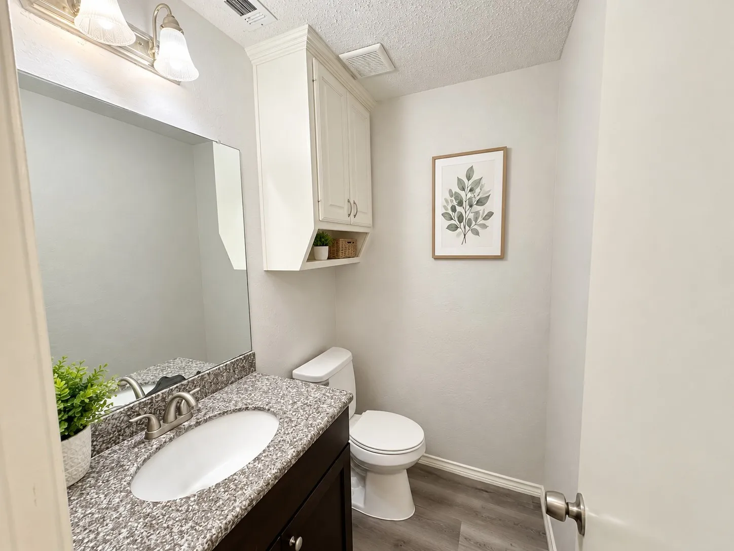 Single Family Residence For Rent in Dallas County , 5026 Hearthcrest Drive, Garland, Texas 75044, 3 Bedroom, 3 Bathroom, 2 Garage spaces, 1,418 Sqft, built in 1986, mls#21378027, Real Estate Agent in Garland, Homes For Rent in Dallas county, Homes For Rent in Garland, Realtor in Garland Texas, Real Estate Brokerage Independent Realty Texas, Luminita Cordes Realtor
