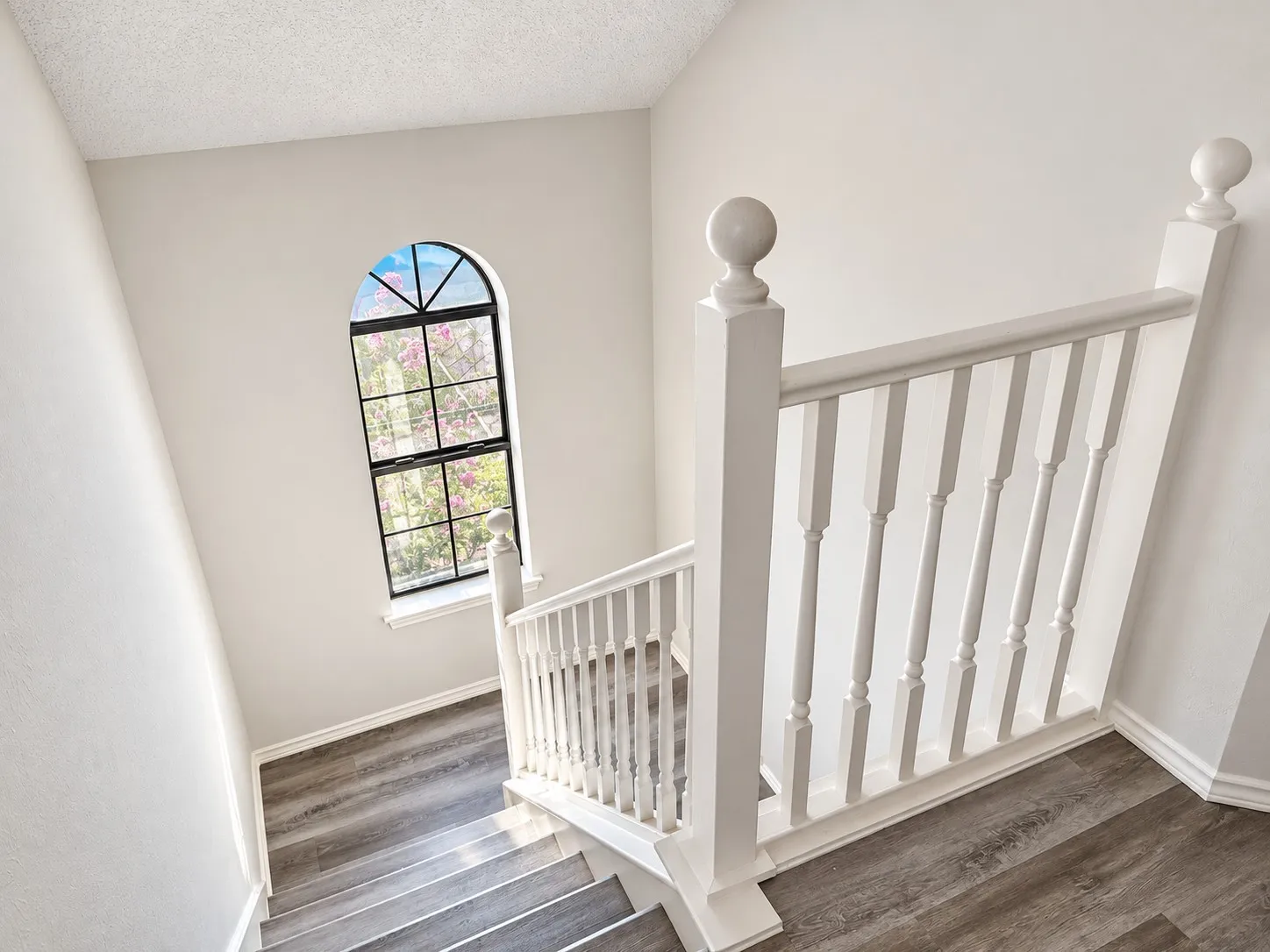 Single Family Residence For Rent in Dallas County , 5026 Hearthcrest Drive, Garland, Texas 75044, 3 Bedroom, 3 Bathroom, 2 Garage spaces, 1,418 Sqft, built in 1986, mls#21378027, Real Estate Agent in Garland, Homes For Rent in Dallas county, Homes For Rent in Garland, Realtor in Garland Texas, Real Estate Brokerage Independent Realty Texas, Luminita Cordes Realtor