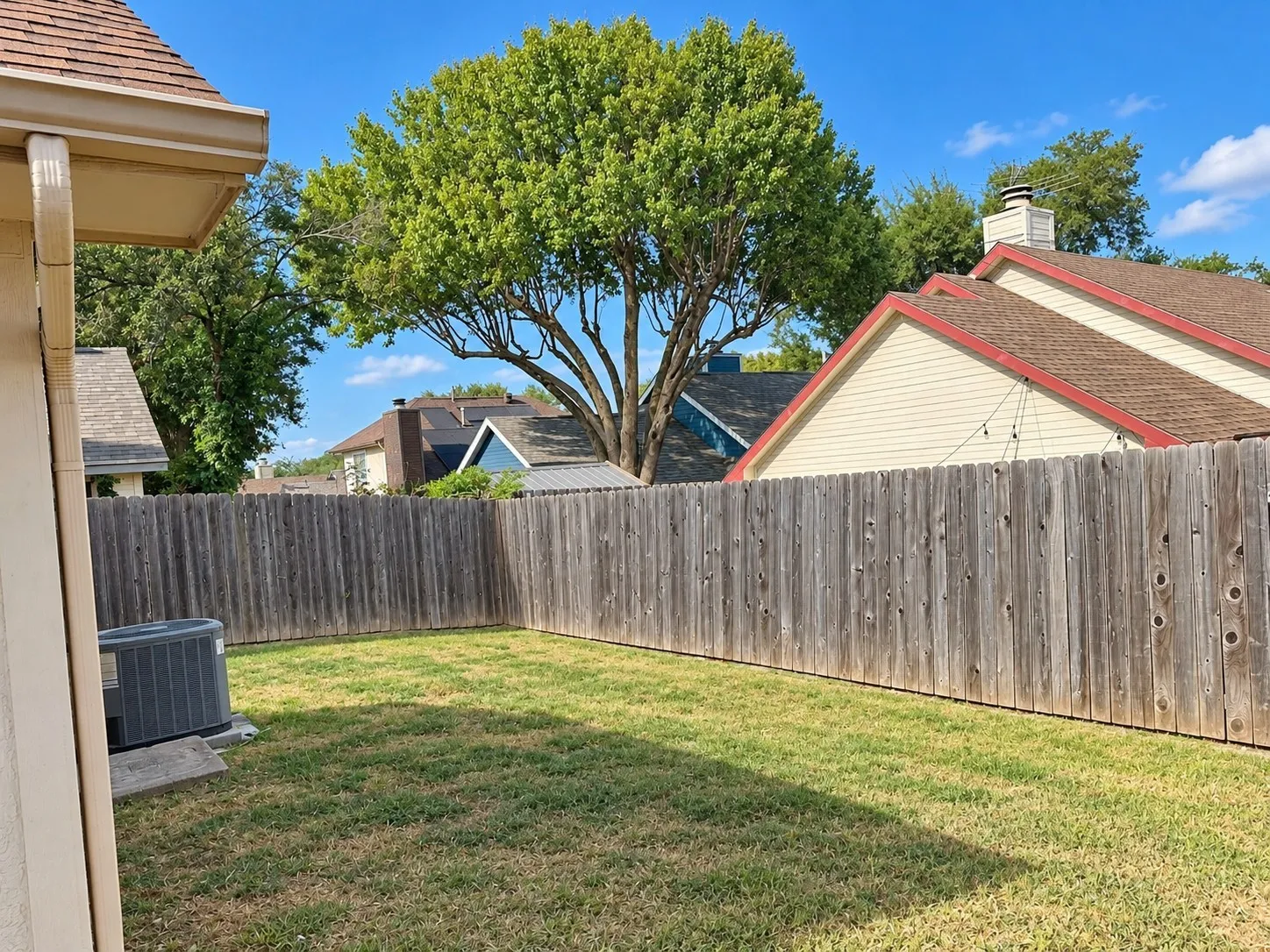 Single Family Residence For Rent in Dallas County , 5026 Hearthcrest Drive, Garland, Texas 75044, 3 Bedroom, 3 Bathroom, 2 Garage spaces, 1,418 Sqft, built in 1986, mls#21378027, Real Estate Agent in Garland, Homes For Rent in Dallas county, Homes For Rent in Garland, Realtor in Garland Texas, Real Estate Brokerage Independent Realty Texas, Luminita Cordes Realtor
