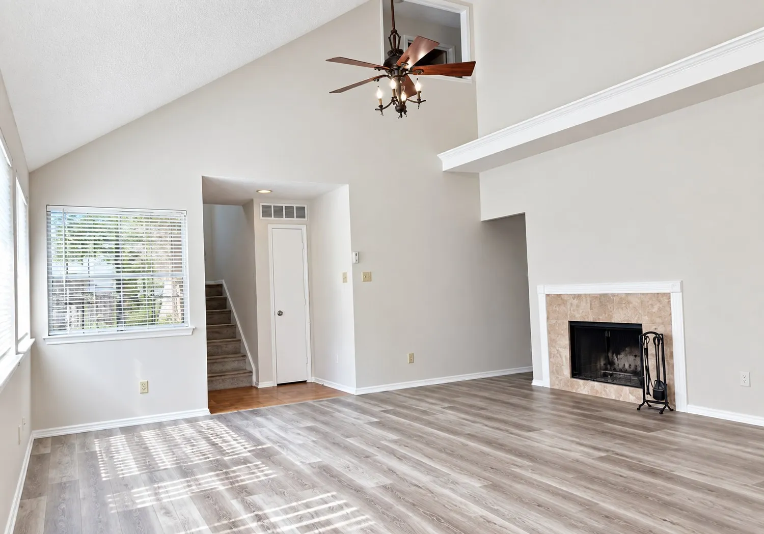 Single Family Residence For Rent in Dallas County , 5026 Hearthcrest Drive, Garland, Texas 75044, 3 Bedroom, 3 Bathroom, 2 Garage spaces, 1,418 Sqft, built in 1986, mls#21378027, Real Estate Agent in Garland, Homes For Rent in Dallas county, Homes For Rent in Garland, Realtor in Garland Texas, Real Estate Brokerage Independent Realty Texas, Luminita Cordes Realtor