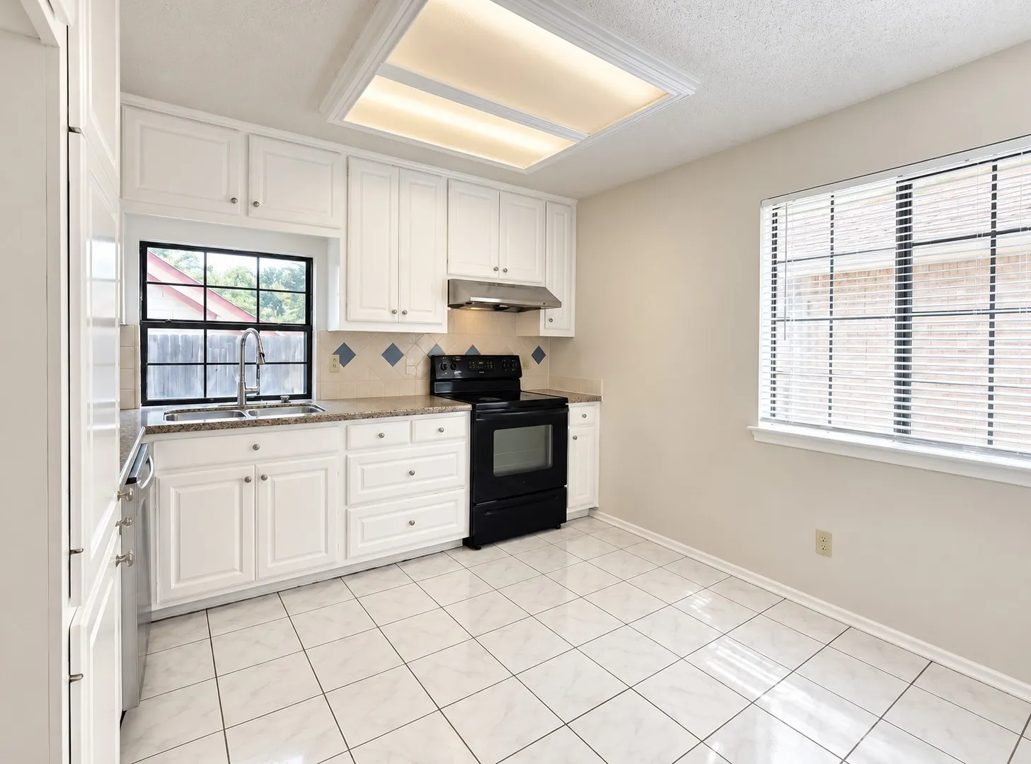 Single Family Residence For Rent in Dallas County , 5026 Hearthcrest Drive, Garland, Texas 75044, 3 Bedroom, 3 Bathroom, 2 Garage spaces, 1,418 Sqft, built in 1986, mls#21378027, Real Estate Agent in Garland, Homes For Rent in Dallas county, Homes For Rent in Garland, Realtor in Garland Texas, Real Estate Brokerage Independent Realty Texas, Luminita Cordes Realtor