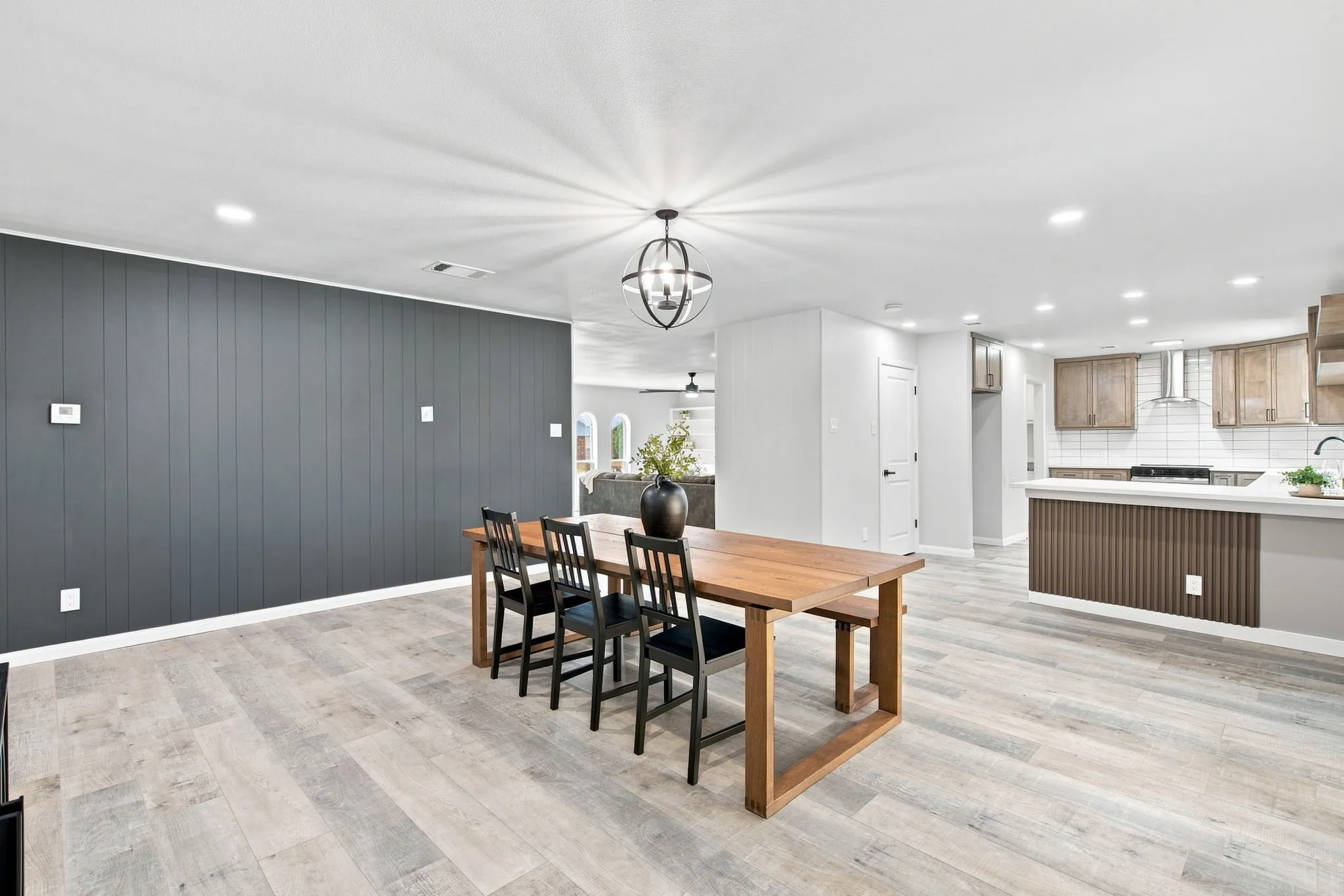Single Family Residence For Sale in Tarrant County , 912 Kelley Drive, Everman, Texas 76140, 3 Bedroom, 2 Bathroom, Garage spaces, 1,925 Sqft, built in 1968, mls#21379443, Real Estate Agent in Everman, Homes For Sale in Tarrant county, Homes For Sale in Everman, Realtor in Everman Texas, Real Estate Brokerage Independent Realty Texas, Luminita Cordes Realtor