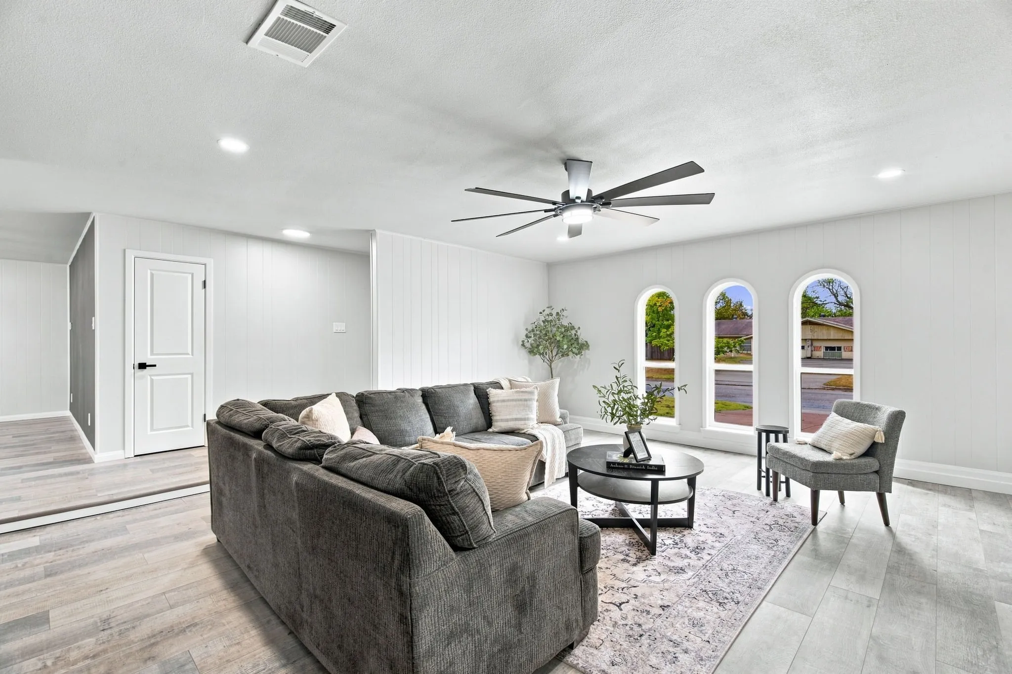 Single Family Residence For Sale in Tarrant County , 912 Kelley Drive, Everman, Texas 76140, 3 Bedroom, 2 Bathroom, Garage spaces, 1,925 Sqft, built in 1968, mls#21379443, Real Estate Agent in Everman, Homes For Sale in Tarrant county, Homes For Sale in Everman, Realtor in Everman Texas, Real Estate Brokerage Independent Realty Texas, Luminita Cordes Realtor