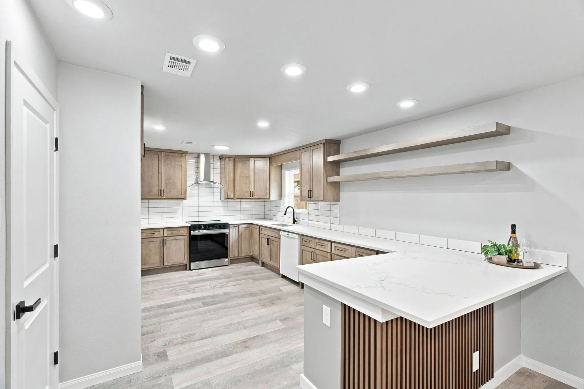 Single Family Residence For Sale in Tarrant County , 912 Kelley Drive, Everman, Texas 76140, 3 Bedroom, 2 Bathroom, Garage spaces, 1,925 Sqft, built in 1968, mls#21379443, Real Estate Agent in Everman, Homes For Sale in Tarrant county, Homes For Sale in Everman, Realtor in Everman Texas, Real Estate Brokerage Independent Realty Texas, Luminita Cordes Realtor