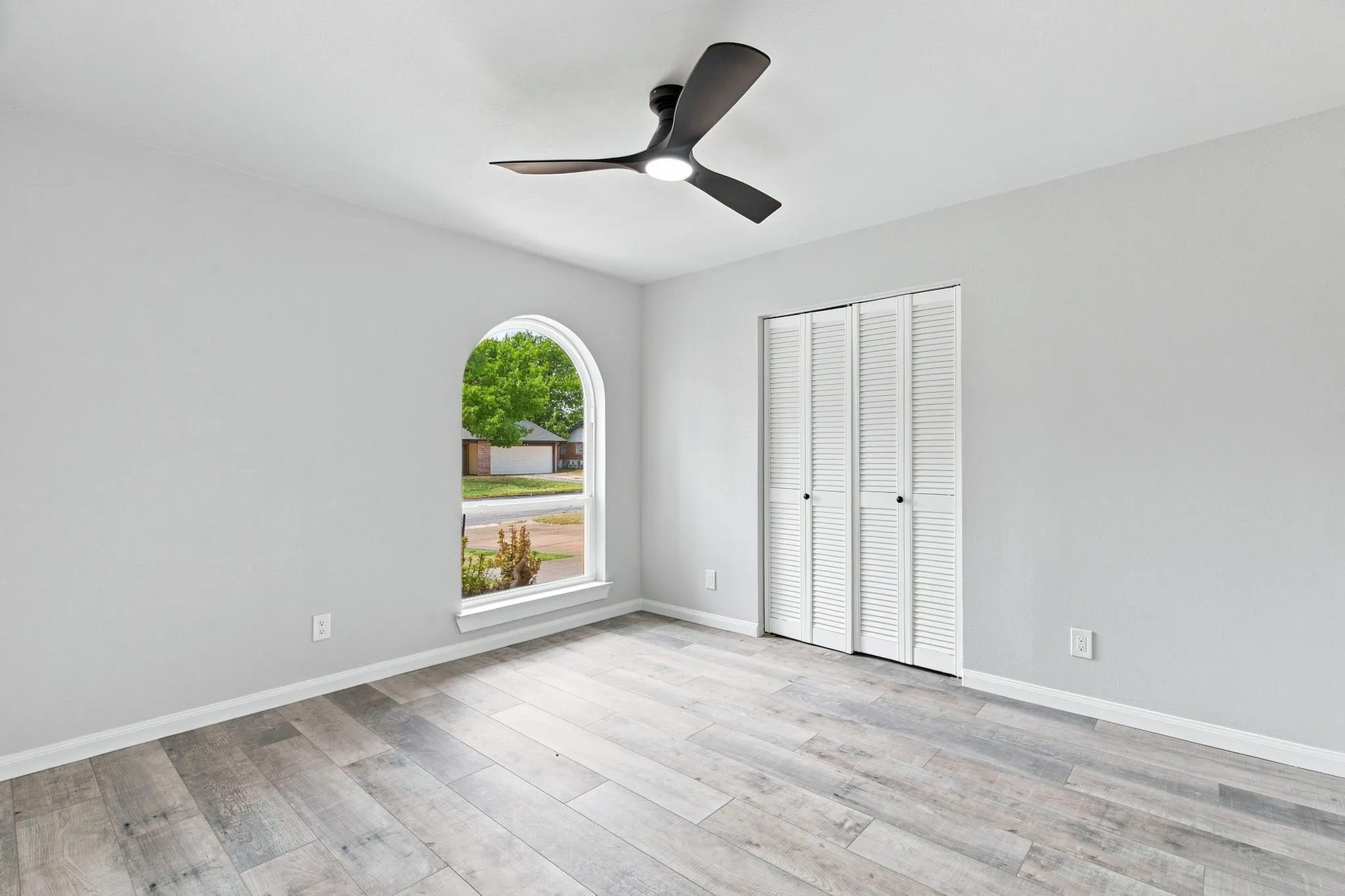 Single Family Residence For Sale in Tarrant County , 912 Kelley Drive, Everman, Texas 76140, 3 Bedroom, 2 Bathroom, Garage spaces, 1,925 Sqft, built in 1968, mls#21379443, Real Estate Agent in Everman, Homes For Sale in Tarrant county, Homes For Sale in Everman, Realtor in Everman Texas, Real Estate Brokerage Independent Realty Texas, Luminita Cordes Realtor