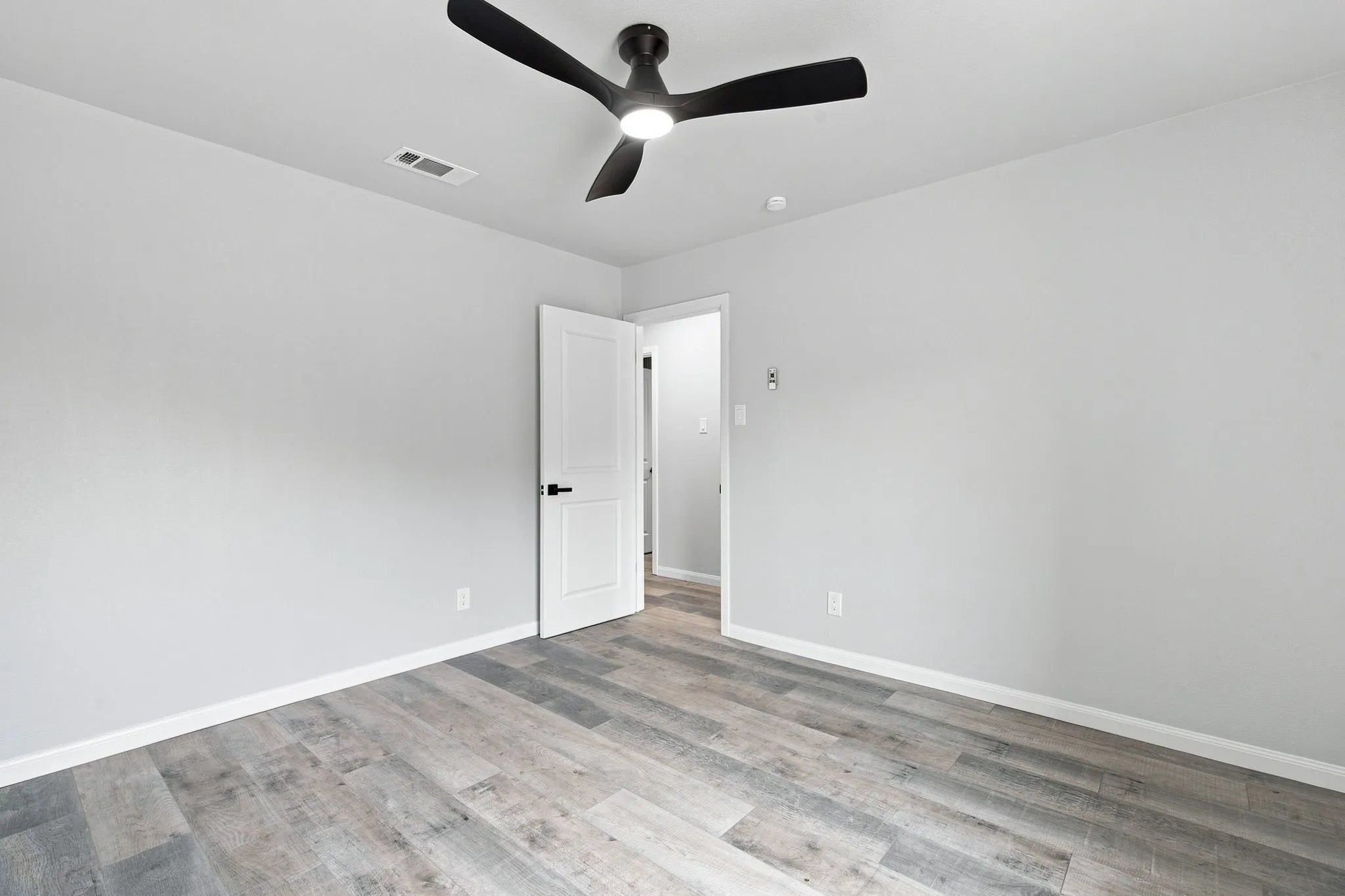 Single Family Residence For Sale in Tarrant County , 912 Kelley Drive, Everman, Texas 76140, 3 Bedroom, 2 Bathroom, Garage spaces, 1,925 Sqft, built in 1968, mls#21379443, Real Estate Agent in Everman, Homes For Sale in Tarrant county, Homes For Sale in Everman, Realtor in Everman Texas, Real Estate Brokerage Independent Realty Texas, Luminita Cordes Realtor