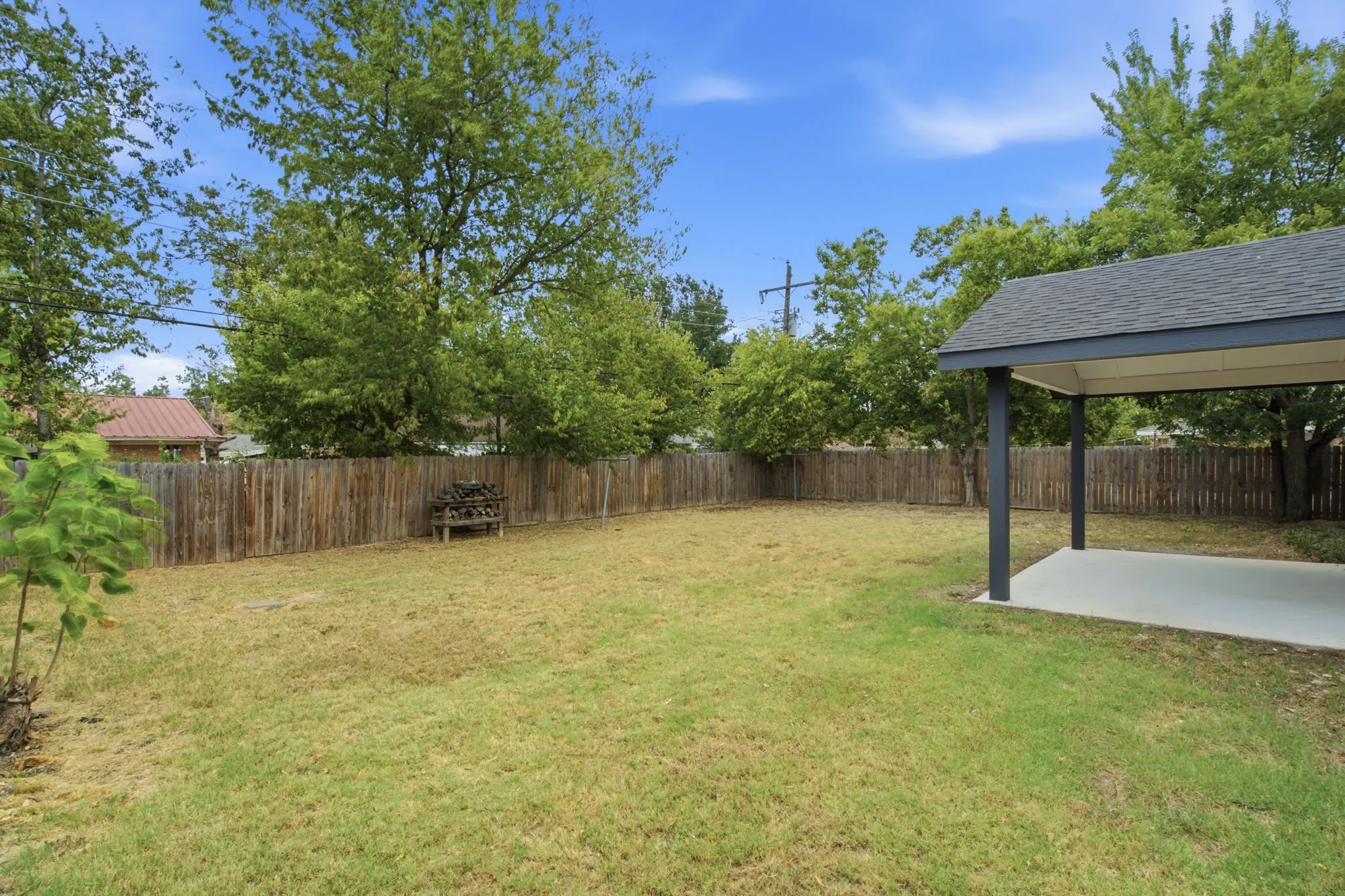 Single Family Residence For Sale in Tarrant County , 912 Kelley Drive, Everman, Texas 76140, 3 Bedroom, 2 Bathroom, Garage spaces, 1,925 Sqft, built in 1968, mls#21379443, Real Estate Agent in Everman, Homes For Sale in Tarrant county, Homes For Sale in Everman, Realtor in Everman Texas, Real Estate Brokerage Independent Realty Texas, Luminita Cordes Realtor