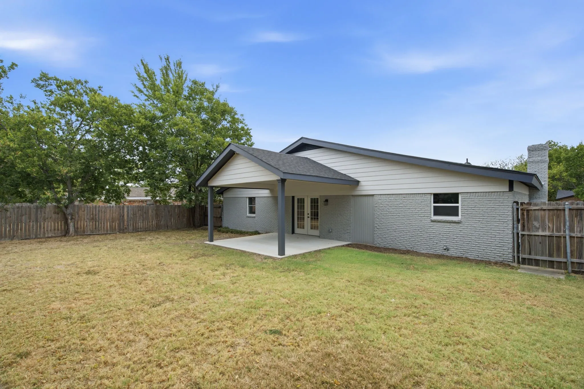 Single Family Residence For Sale in Tarrant County , 912 Kelley Drive, Everman, Texas 76140, 3 Bedroom, 2 Bathroom, Garage spaces, 1,925 Sqft, built in 1968, mls#21379443, Real Estate Agent in Everman, Homes For Sale in Tarrant county, Homes For Sale in Everman, Realtor in Everman Texas, Real Estate Brokerage Independent Realty Texas, Luminita Cordes Realtor