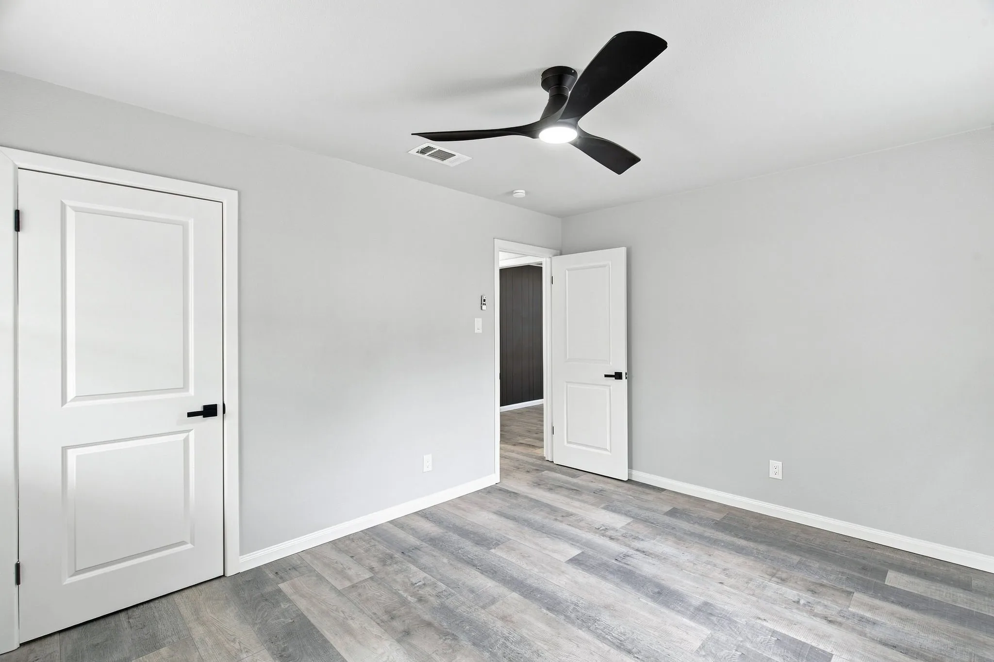 Single Family Residence For Sale in Tarrant County , 912 Kelley Drive, Everman, Texas 76140, 3 Bedroom, 2 Bathroom, Garage spaces, 1,925 Sqft, built in 1968, mls#21379443, Real Estate Agent in Everman, Homes For Sale in Tarrant county, Homes For Sale in Everman, Realtor in Everman Texas, Real Estate Brokerage Independent Realty Texas, Luminita Cordes Realtor