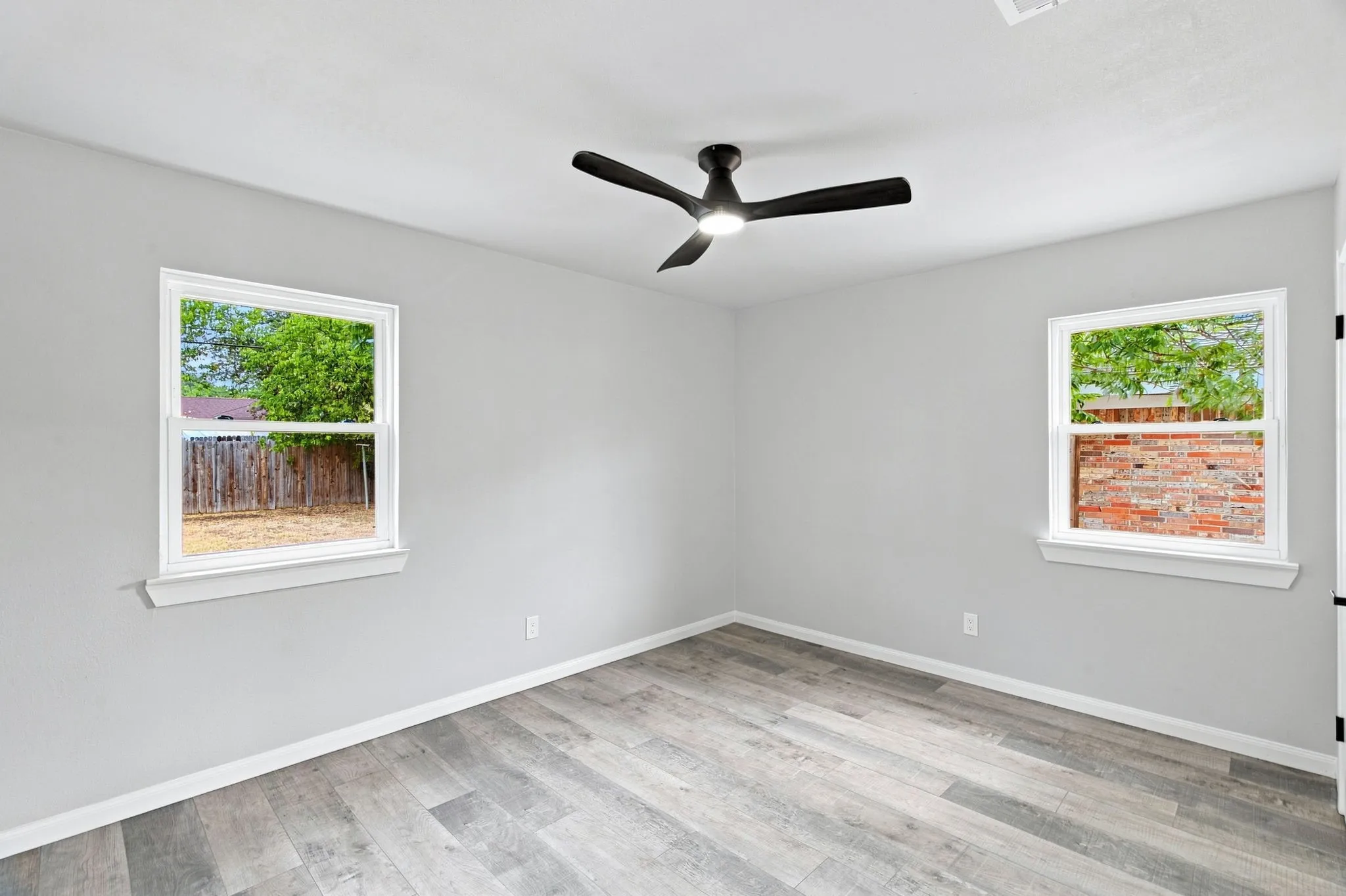 Single Family Residence For Sale in Tarrant County , 912 Kelley Drive, Everman, Texas 76140, 3 Bedroom, 2 Bathroom, Garage spaces, 1,925 Sqft, built in 1968, mls#21379443, Real Estate Agent in Everman, Homes For Sale in Tarrant county, Homes For Sale in Everman, Realtor in Everman Texas, Real Estate Brokerage Independent Realty Texas, Luminita Cordes Realtor