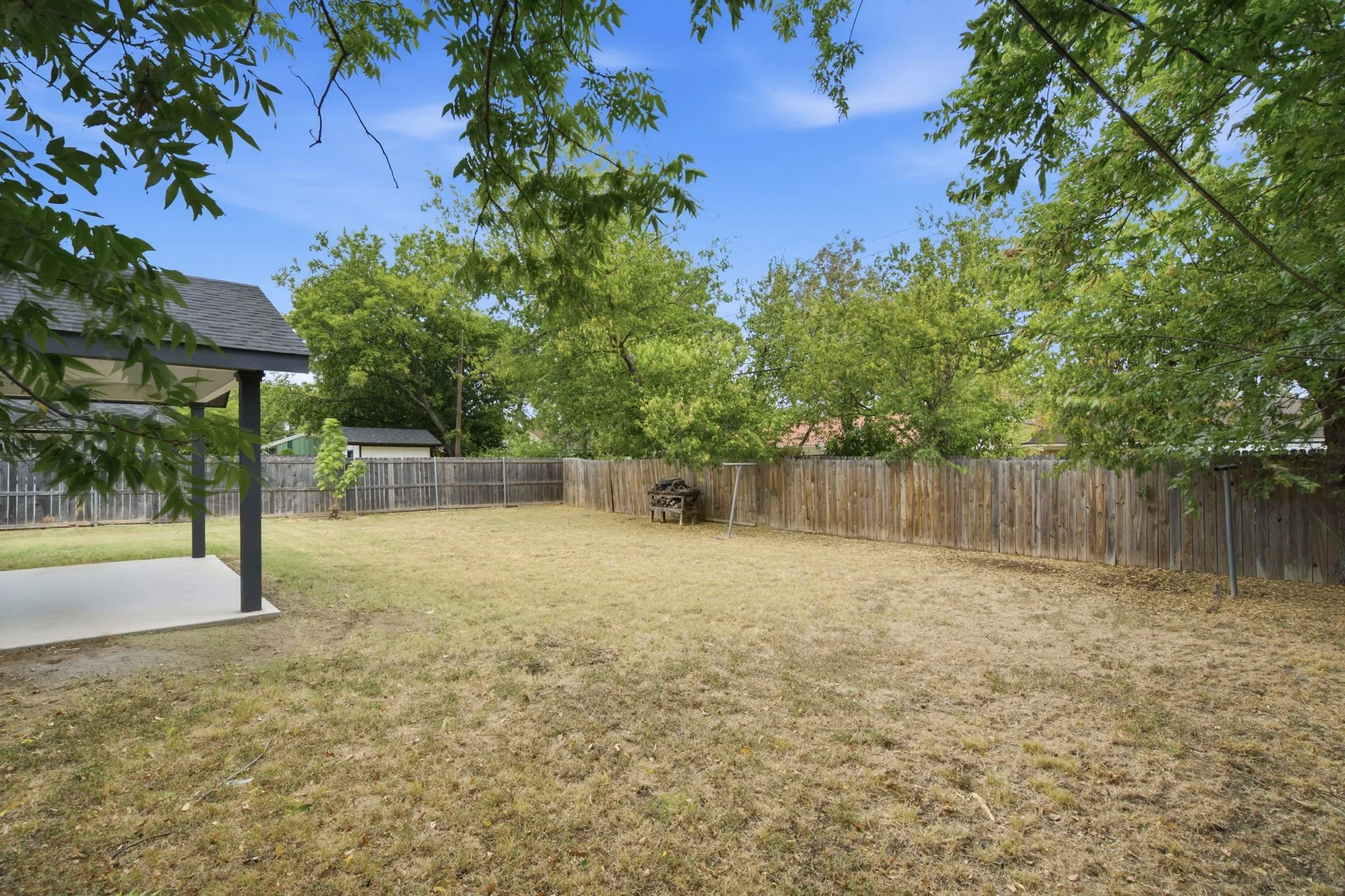 Single Family Residence For Sale in Tarrant County , 912 Kelley Drive, Everman, Texas 76140, 3 Bedroom, 2 Bathroom, Garage spaces, 1,925 Sqft, built in 1968, mls#21379443, Real Estate Agent in Everman, Homes For Sale in Tarrant county, Homes For Sale in Everman, Realtor in Everman Texas, Real Estate Brokerage Independent Realty Texas, Luminita Cordes Realtor