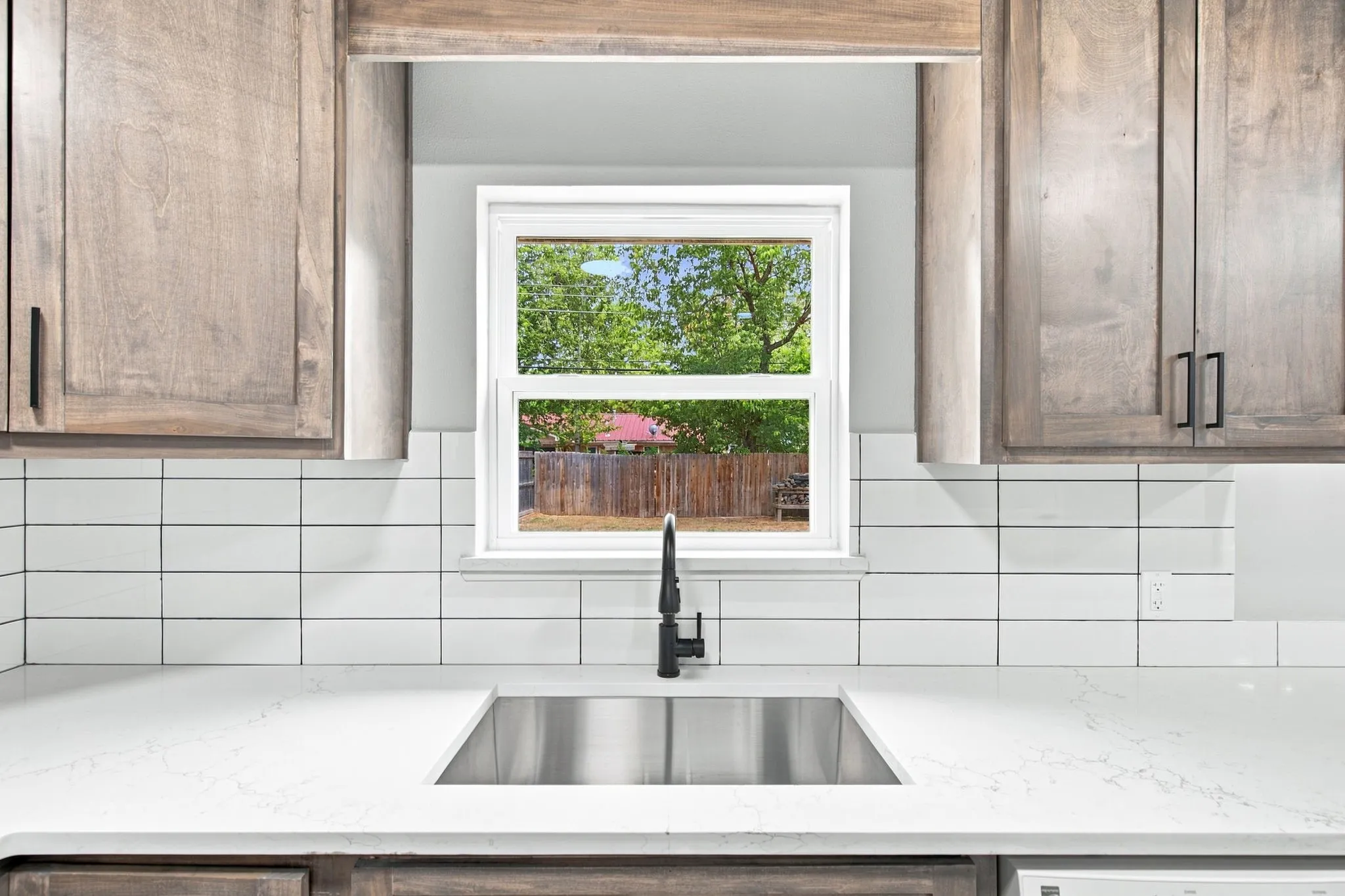 Single Family Residence For Sale in Tarrant County , 912 Kelley Drive, Everman, Texas 76140, 3 Bedroom, 2 Bathroom, Garage spaces, 1,925 Sqft, built in 1968, mls#21379443, Real Estate Agent in Everman, Homes For Sale in Tarrant county, Homes For Sale in Everman, Realtor in Everman Texas, Real Estate Brokerage Independent Realty Texas, Luminita Cordes Realtor