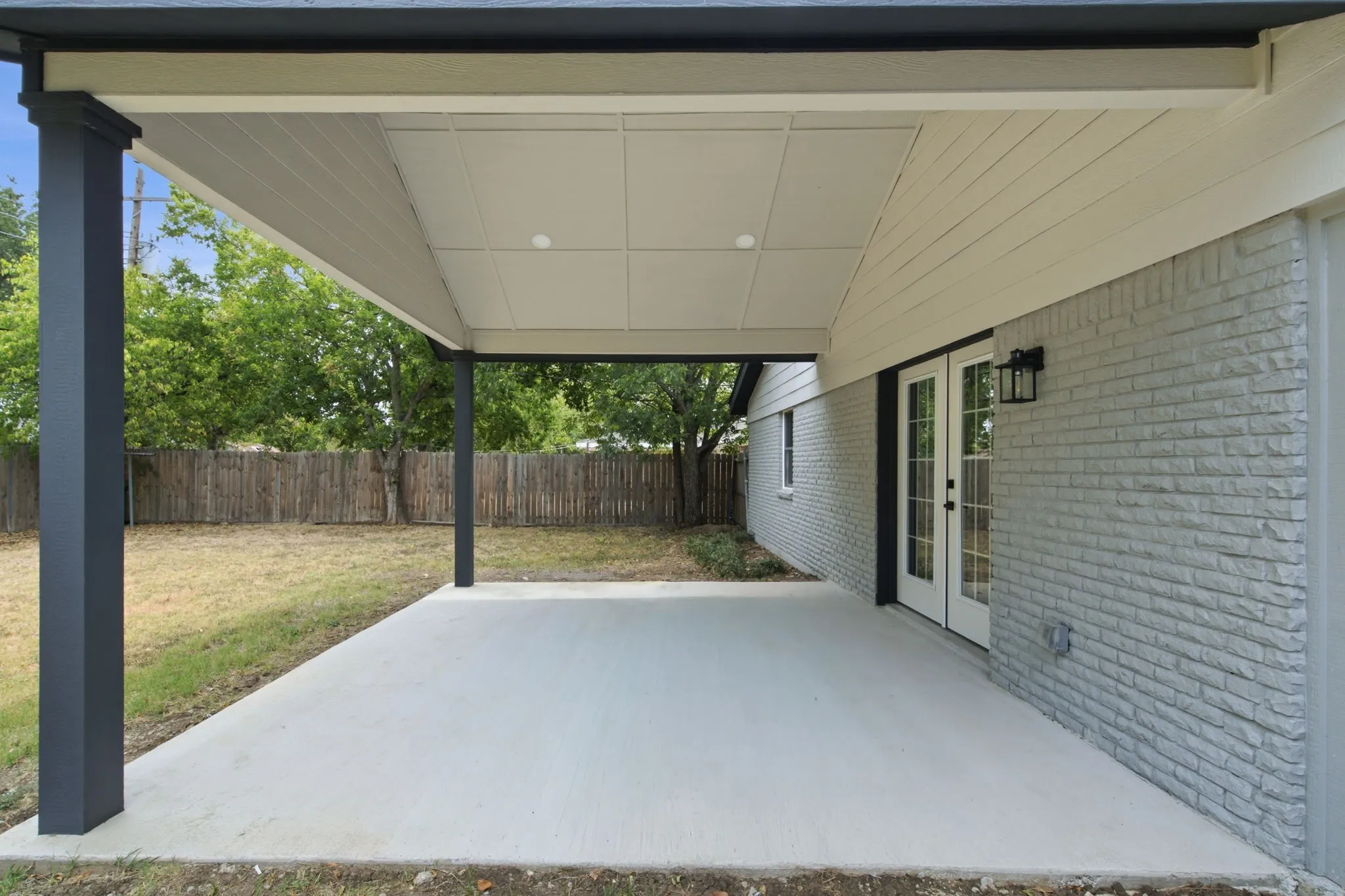 Single Family Residence For Sale in Tarrant County , 912 Kelley Drive, Everman, Texas 76140, 3 Bedroom, 2 Bathroom, Garage spaces, 1,925 Sqft, built in 1968, mls#21379443, Real Estate Agent in Everman, Homes For Sale in Tarrant county, Homes For Sale in Everman, Realtor in Everman Texas, Real Estate Brokerage Independent Realty Texas, Luminita Cordes Realtor