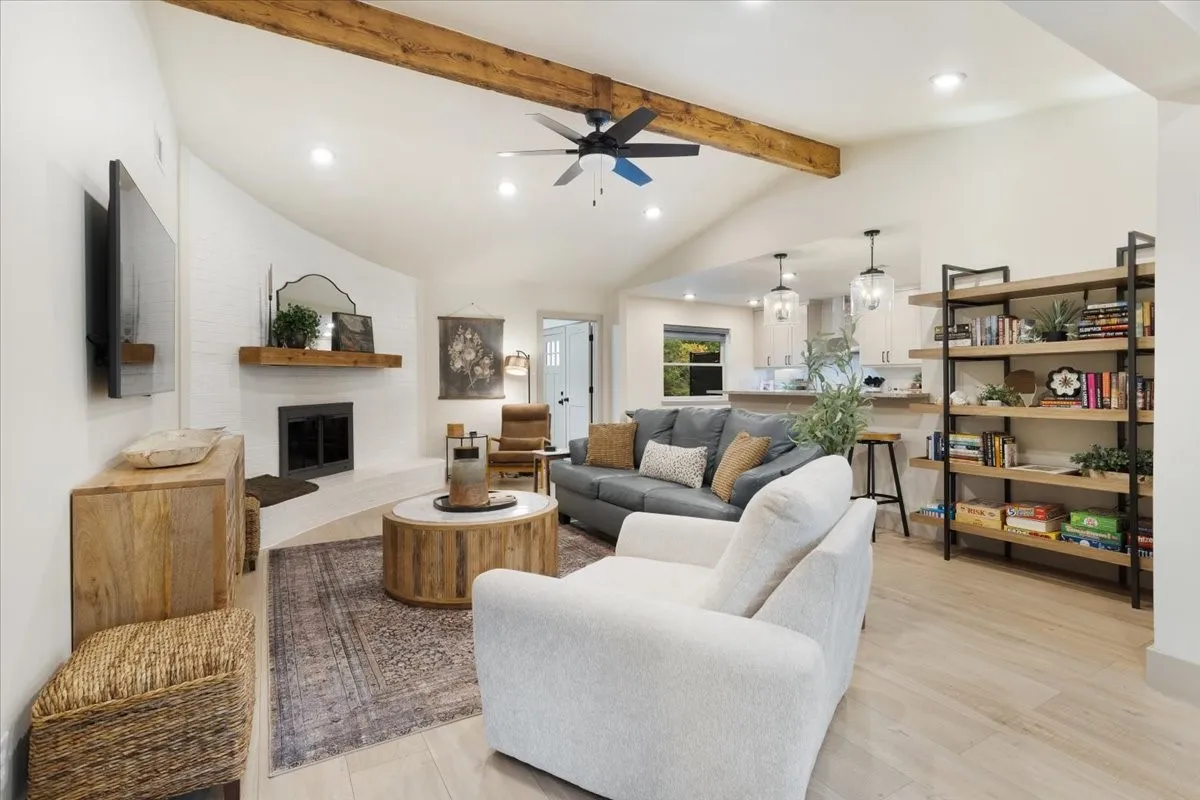 Single Family Residence For Sale in Grayson County , 225 Karen Drive, Denison, Texas 75021, 3 Bedroom, 2 Bathroom, Garage spaces, 1,774 Sqft, built in 1971, mls#21371199, Real Estate Agent in Denison, Homes For Sale in Grayson county, Homes For Sale in Denison, Realtor in Denison Texas, Real Estate Brokerage Independent Realty Texas, Luminita Cordes Realtor