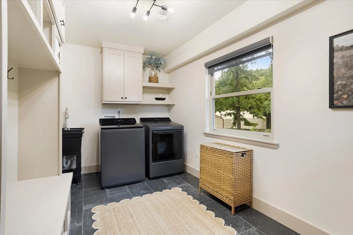 Single Family Residence For Sale in Grayson County , 225 Karen Drive, Denison, Texas 75021, 3 Bedroom, 2 Bathroom, Garage spaces, 1,774 Sqft, built in 1971, mls#21371199, Real Estate Agent in Denison, Homes For Sale in Grayson county, Homes For Sale in Denison, Realtor in Denison Texas, Real Estate Brokerage Independent Realty Texas, Luminita Cordes Realtor