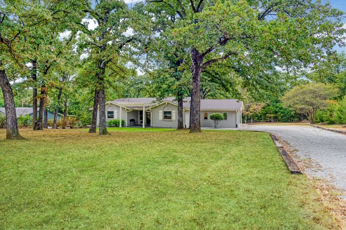 Single Family Residence For Sale in Grayson County , 225 Karen Drive, Denison, Texas 75021, 3 Bedroom, 2 Bathroom, Garage spaces, 1,774 Sqft, built in 1971, mls#21371199, Real Estate Agent in Denison, Homes For Sale in Grayson county, Homes For Sale in Denison, Realtor in Denison Texas, Real Estate Brokerage Independent Realty Texas, Luminita Cordes Realtor