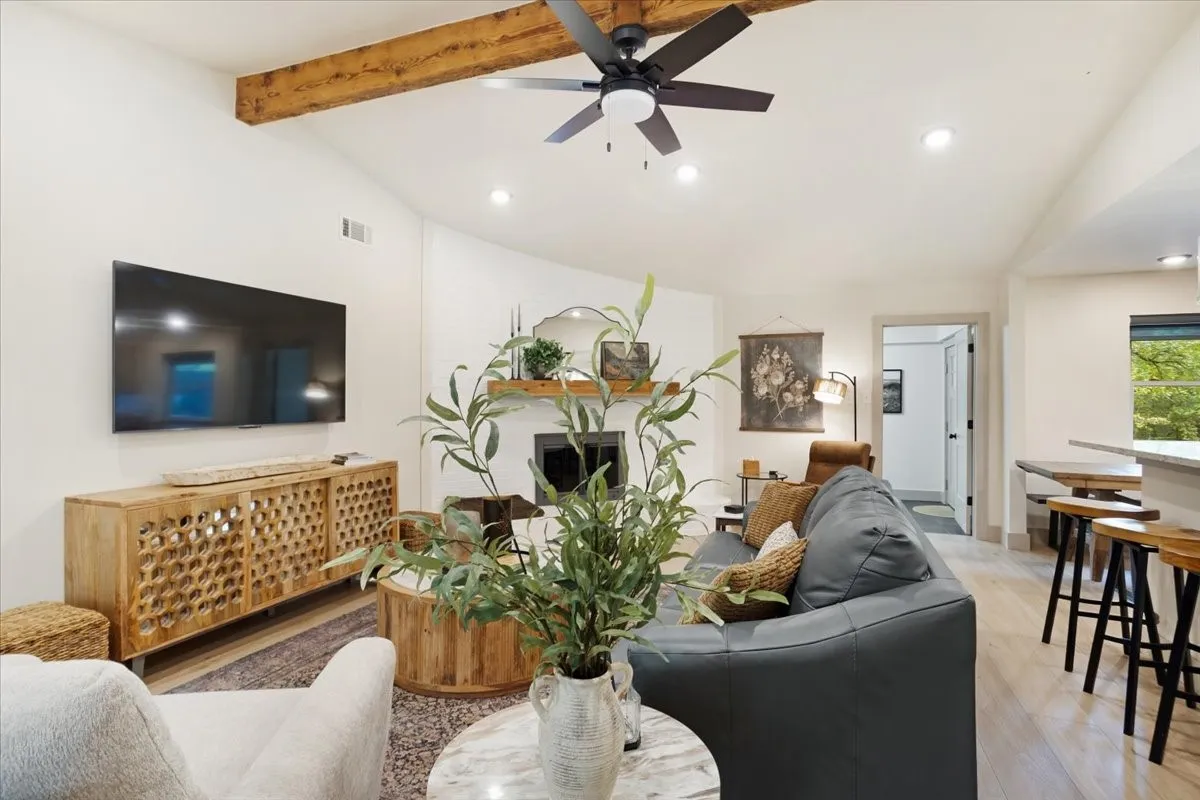 Single Family Residence For Sale in Grayson County , 225 Karen Drive, Denison, Texas 75021, 3 Bedroom, 2 Bathroom, Garage spaces, 1,774 Sqft, built in 1971, mls#21371199, Real Estate Agent in Denison, Homes For Sale in Grayson county, Homes For Sale in Denison, Realtor in Denison Texas, Real Estate Brokerage Independent Realty Texas, Luminita Cordes Realtor