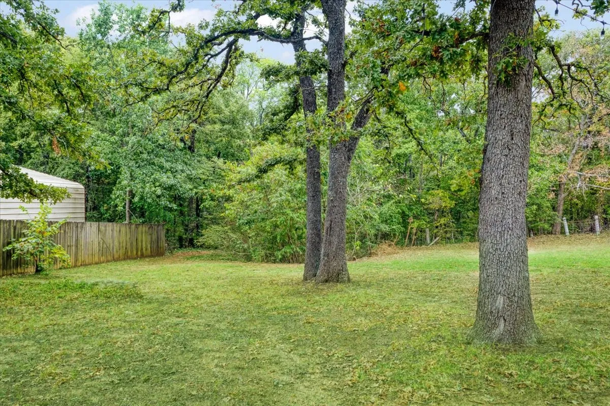 Single Family Residence For Sale in Grayson County , 225 Karen Drive, Denison, Texas 75021, 3 Bedroom, 2 Bathroom, Garage spaces, 1,774 Sqft, built in 1971, mls#21371199, Real Estate Agent in Denison, Homes For Sale in Grayson county, Homes For Sale in Denison, Realtor in Denison Texas, Real Estate Brokerage Independent Realty Texas, Luminita Cordes Realtor