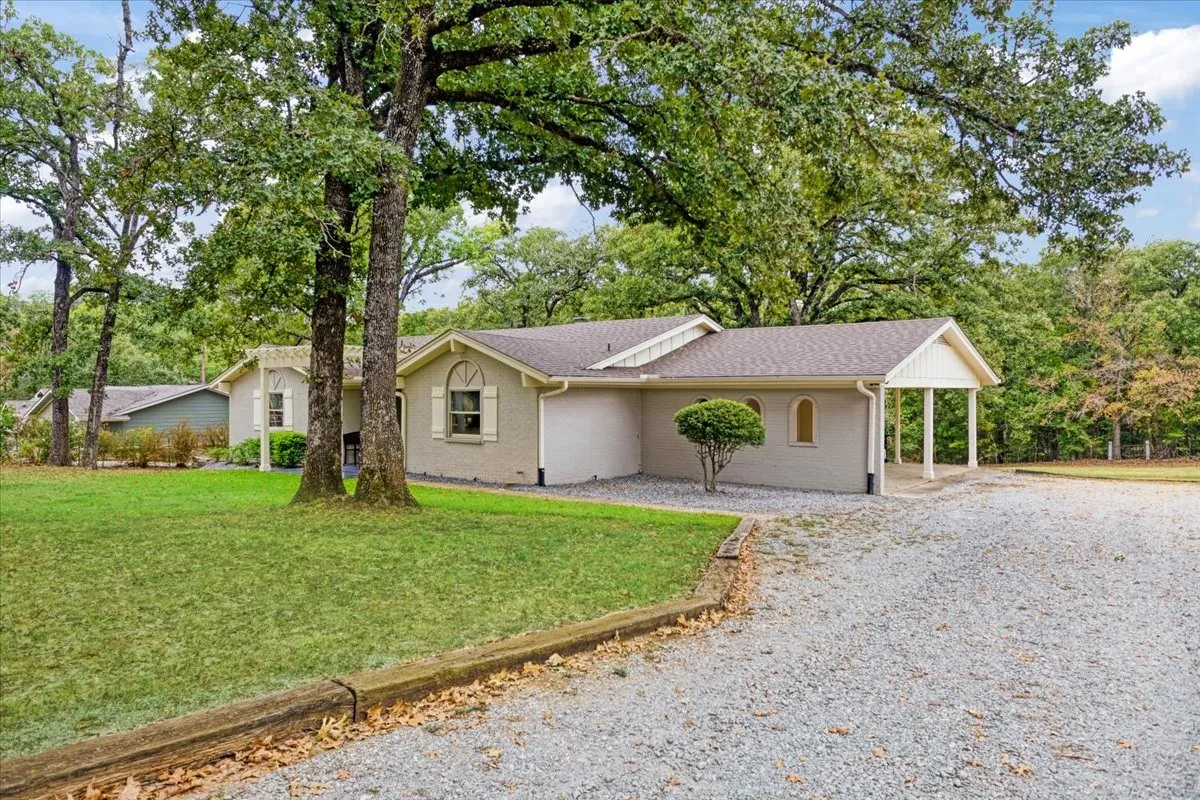 Single Family Residence For Sale in Grayson County , 225 Karen Drive, Denison, Texas 75021, 3 Bedroom, 2 Bathroom, Garage spaces, 1,774 Sqft, built in 1971, mls#21371199, Real Estate Agent in Denison, Homes For Sale in Grayson county, Homes For Sale in Denison, Realtor in Denison Texas, Real Estate Brokerage Independent Realty Texas, Luminita Cordes Realtor