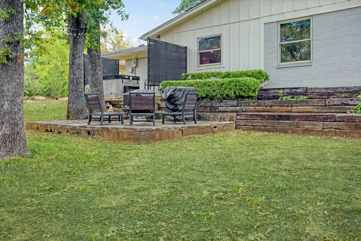 Single Family Residence For Sale in Grayson County , 225 Karen Drive, Denison, Texas 75021, 3 Bedroom, 2 Bathroom, Garage spaces, 1,774 Sqft, built in 1971, mls#21371199, Real Estate Agent in Denison, Homes For Sale in Grayson county, Homes For Sale in Denison, Realtor in Denison Texas, Real Estate Brokerage Independent Realty Texas, Luminita Cordes Realtor