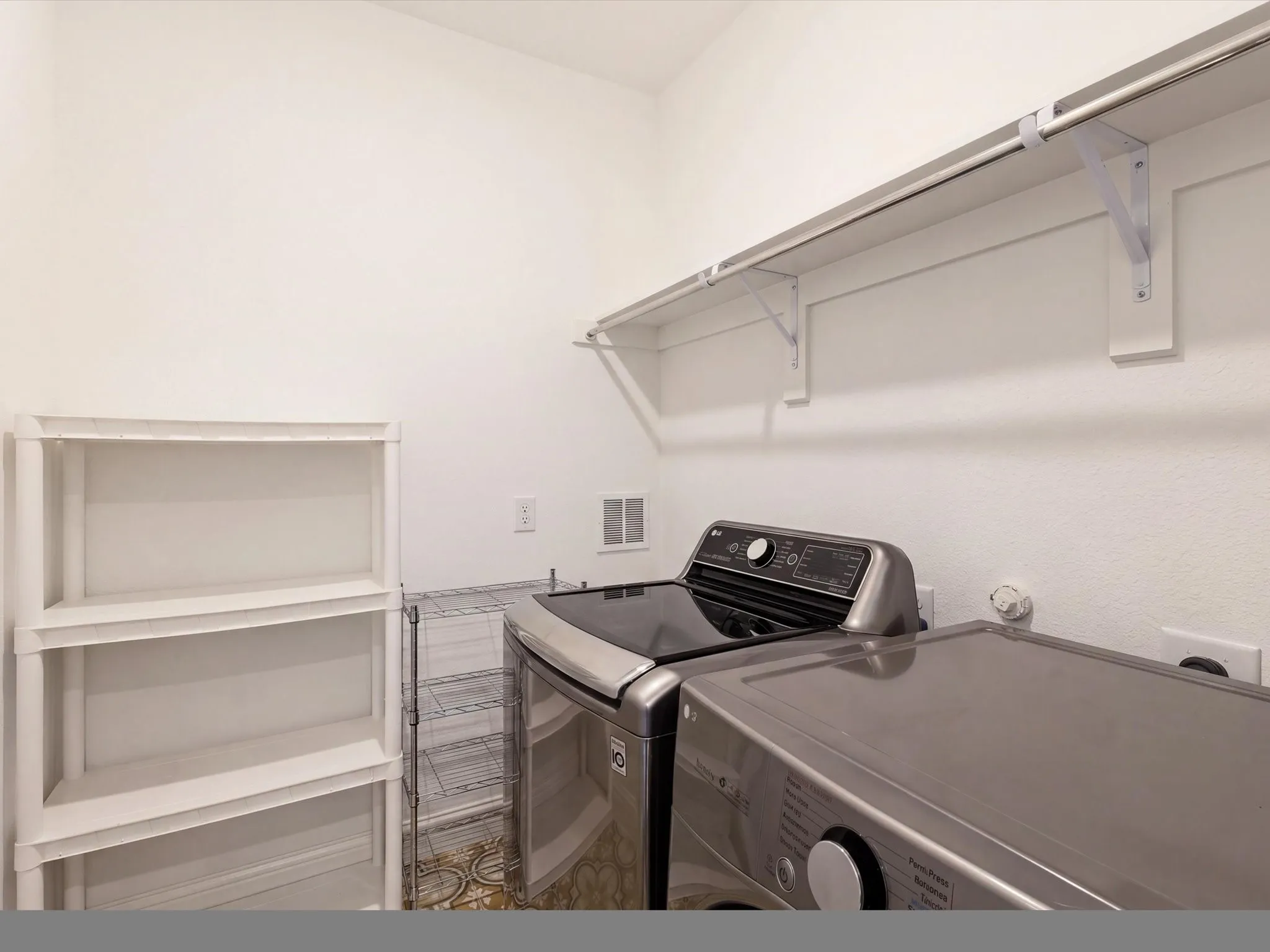 Single Family Residence For Sale in Denton County , 3721 Maxdale Drive, Prosper, Texas 75078, 3 Bedroom, 3 Bathroom, 2 Garage spaces, 2,953 Sqft, built in 2019, mls#21376783, Real Estate Agent in Prosper, Homes For Sale in Denton county, Homes For Sale in Prosper, Realtor in Prosper Texas, Real Estate Brokerage Independent Realty Texas, Luminita Cordes Realtor