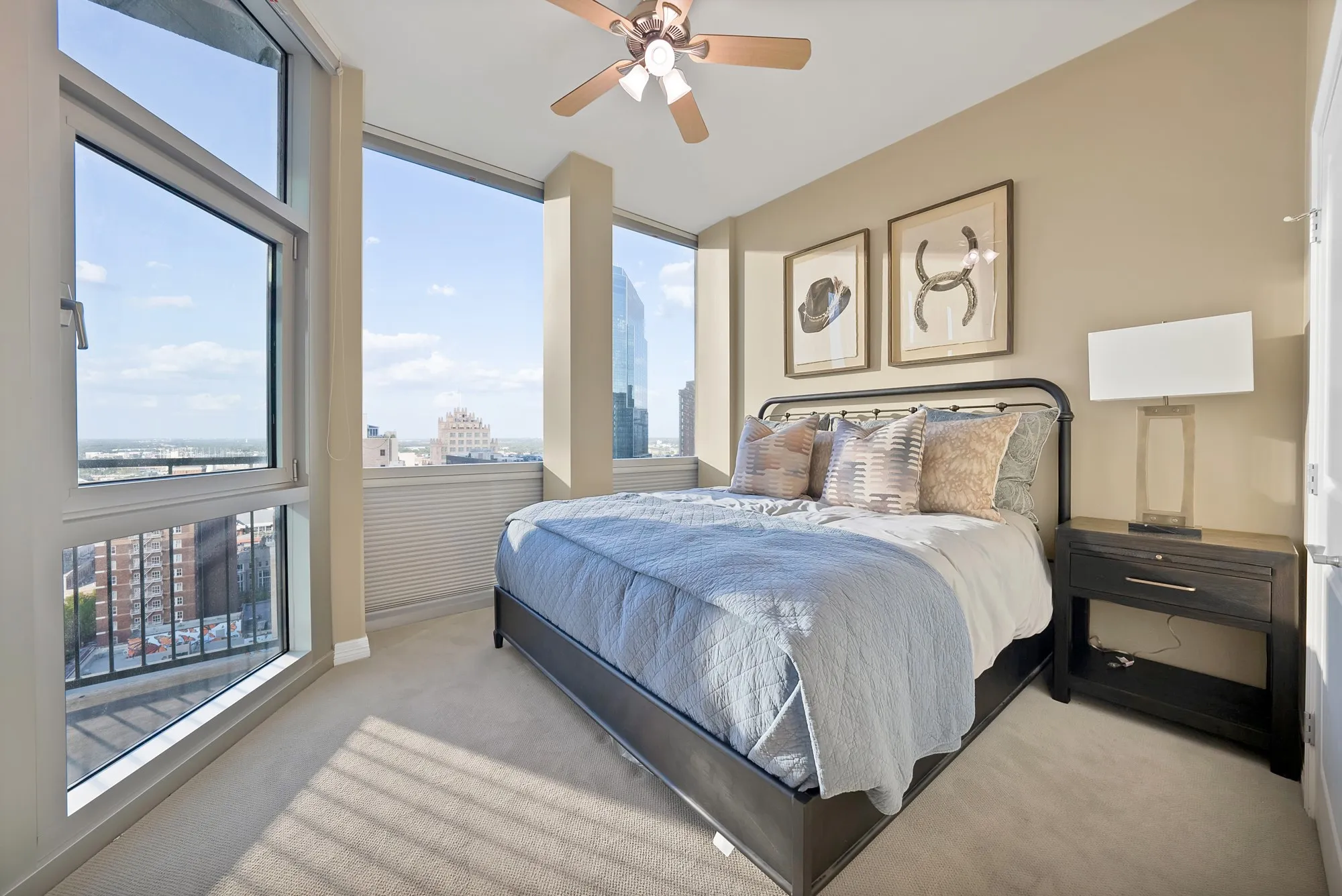 Condominium For Sale in Tarrant County , 500 Throckmorton Street 1701, Fort Worth, Texas 76102, 2 Bedroom, 2 Bathroom, 1 Garage spaces, 1,170 Sqft, built in 1972, mls#21379373, Real Estate Agent in Fort Worth, Homes For Sale in Tarrant county, Homes For Sale in Fort Worth, Realtor in Fort Worth Texas, Real Estate Brokerage Independent Realty Texas, Luminita Cordes Realtor