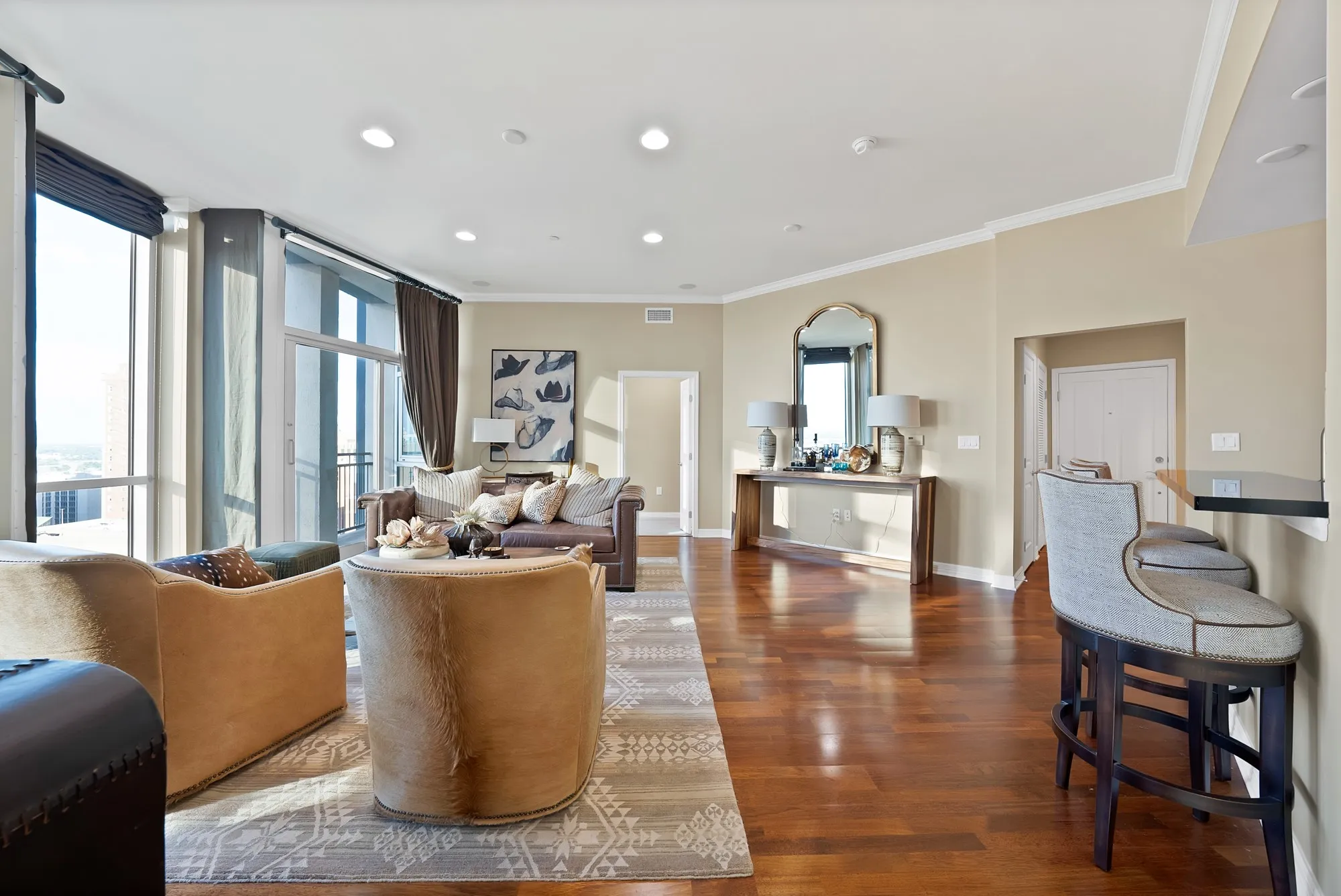 Condominium For Sale in Tarrant County , 500 Throckmorton Street 1701, Fort Worth, Texas 76102, 2 Bedroom, 2 Bathroom, 1 Garage spaces, 1,170 Sqft, built in 1972, mls#21379373, Real Estate Agent in Fort Worth, Homes For Sale in Tarrant county, Homes For Sale in Fort Worth, Realtor in Fort Worth Texas, Real Estate Brokerage Independent Realty Texas, Luminita Cordes Realtor