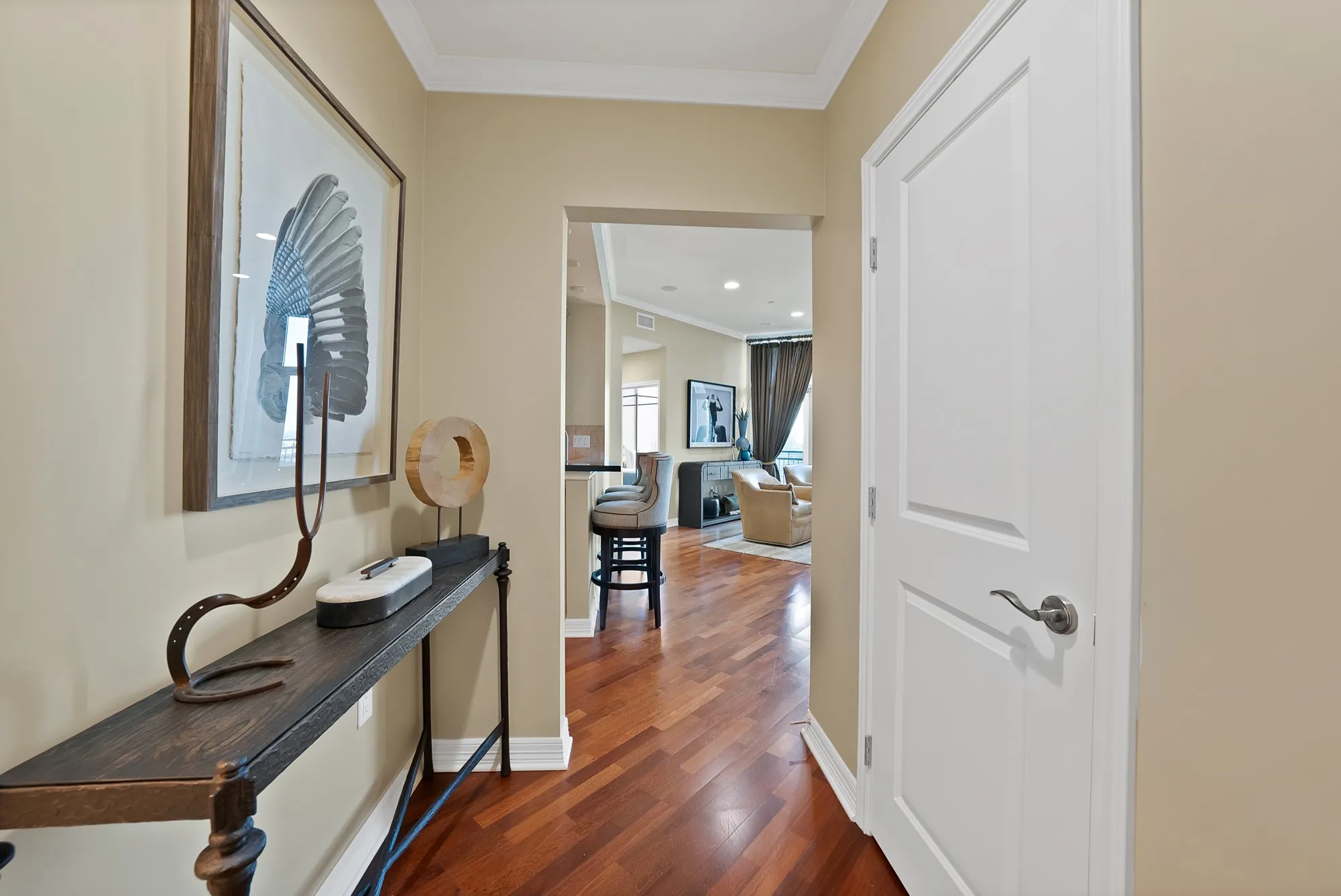 Condominium For Sale in Tarrant County , 500 Throckmorton Street 1701, Fort Worth, Texas 76102, 2 Bedroom, 2 Bathroom, 1 Garage spaces, 1,170 Sqft, built in 1972, mls#21379373, Real Estate Agent in Fort Worth, Homes For Sale in Tarrant county, Homes For Sale in Fort Worth, Realtor in Fort Worth Texas, Real Estate Brokerage Independent Realty Texas, Luminita Cordes Realtor