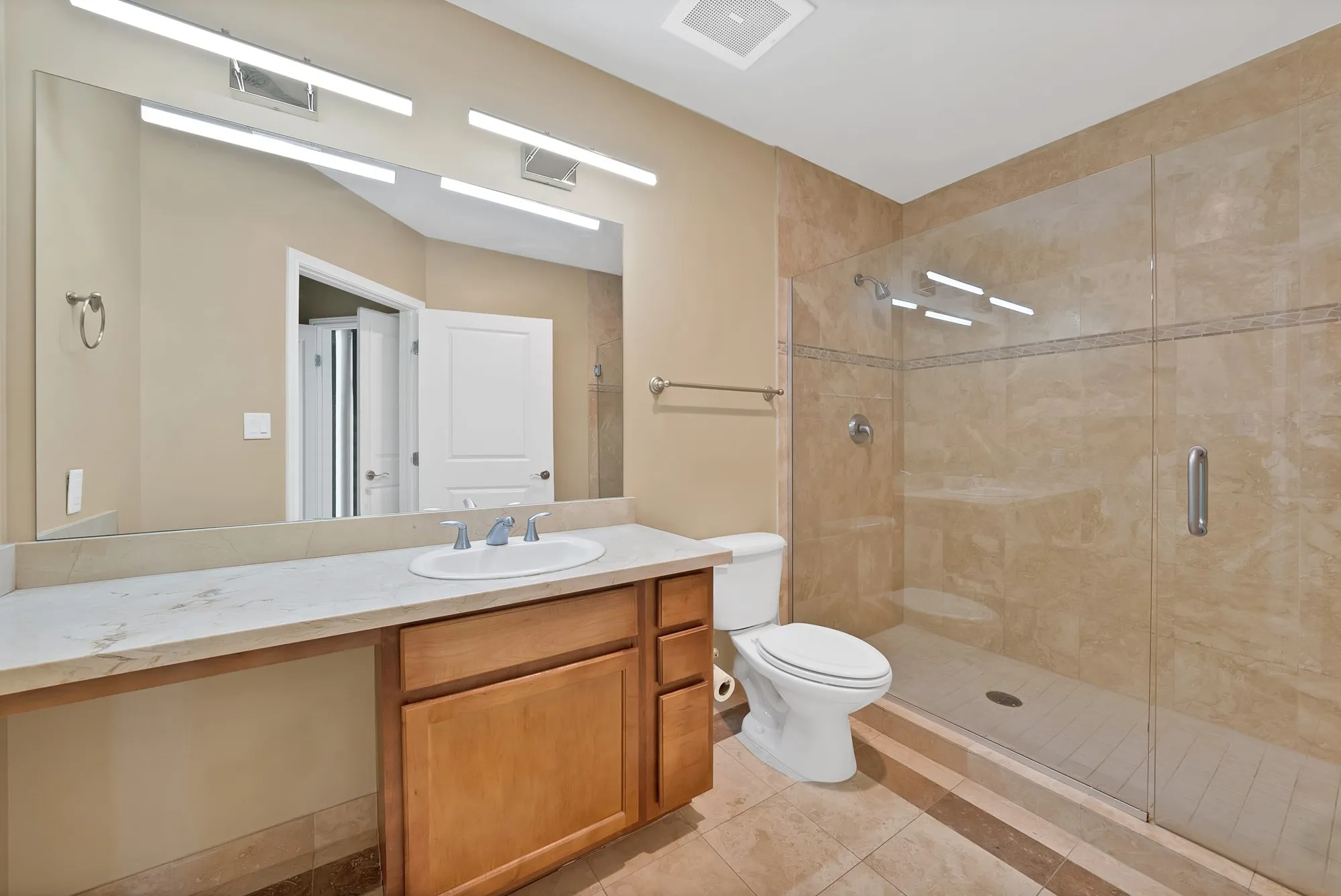 Condominium For Sale in Tarrant County , 500 Throckmorton Street 1701, Fort Worth, Texas 76102, 2 Bedroom, 2 Bathroom, 1 Garage spaces, 1,170 Sqft, built in 1972, mls#21379373, Real Estate Agent in Fort Worth, Homes For Sale in Tarrant county, Homes For Sale in Fort Worth, Realtor in Fort Worth Texas, Real Estate Brokerage Independent Realty Texas, Luminita Cordes Realtor