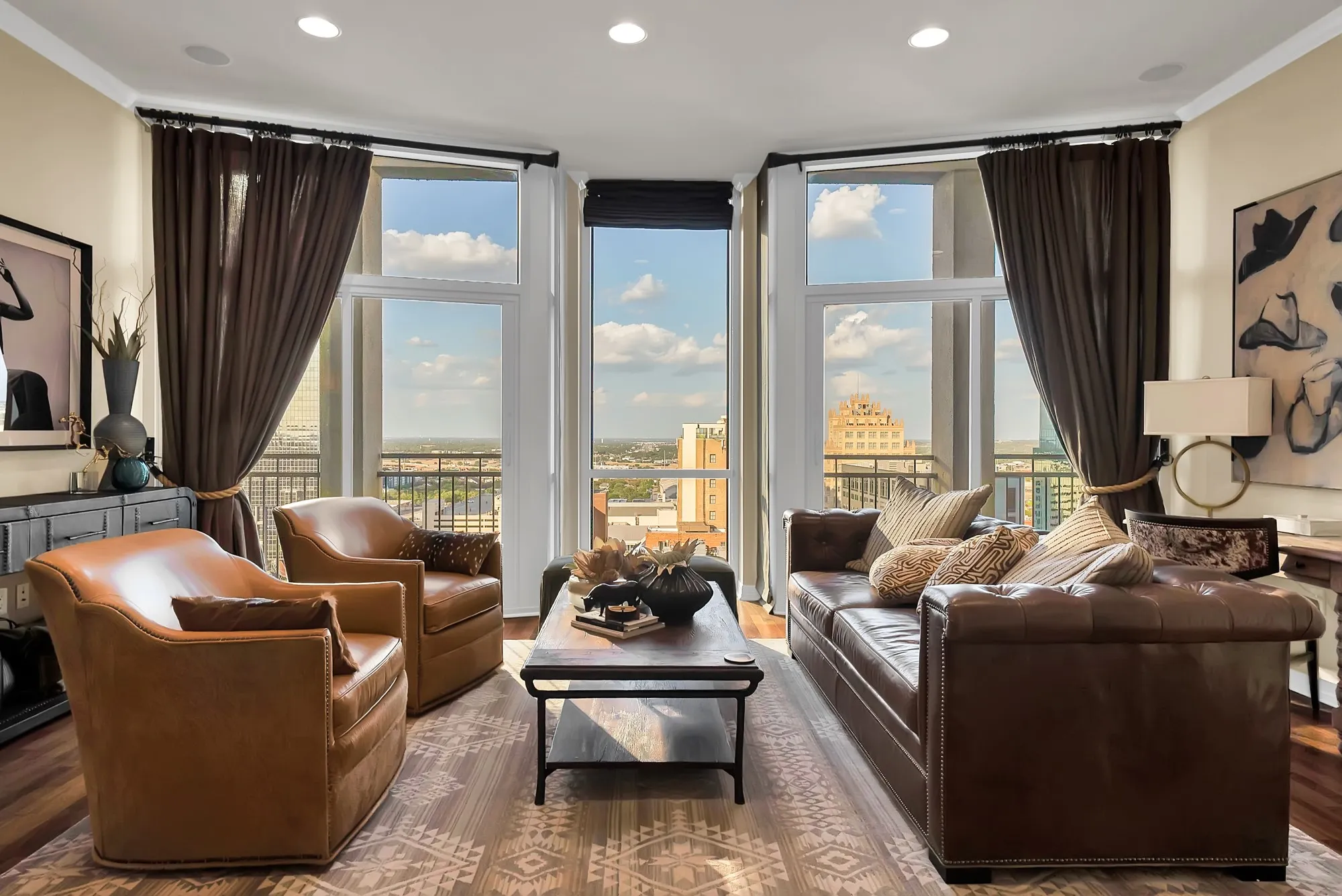 Condominium For Sale in Tarrant County , 500 Throckmorton Street 1701, Fort Worth, Texas 76102, 2 Bedroom, 2 Bathroom, 1 Garage spaces, 1,170 Sqft, built in 1972, mls#21379373, Real Estate Agent in Fort Worth, Homes For Sale in Tarrant county, Homes For Sale in Fort Worth, Realtor in Fort Worth Texas, Real Estate Brokerage Independent Realty Texas, Luminita Cordes Realtor