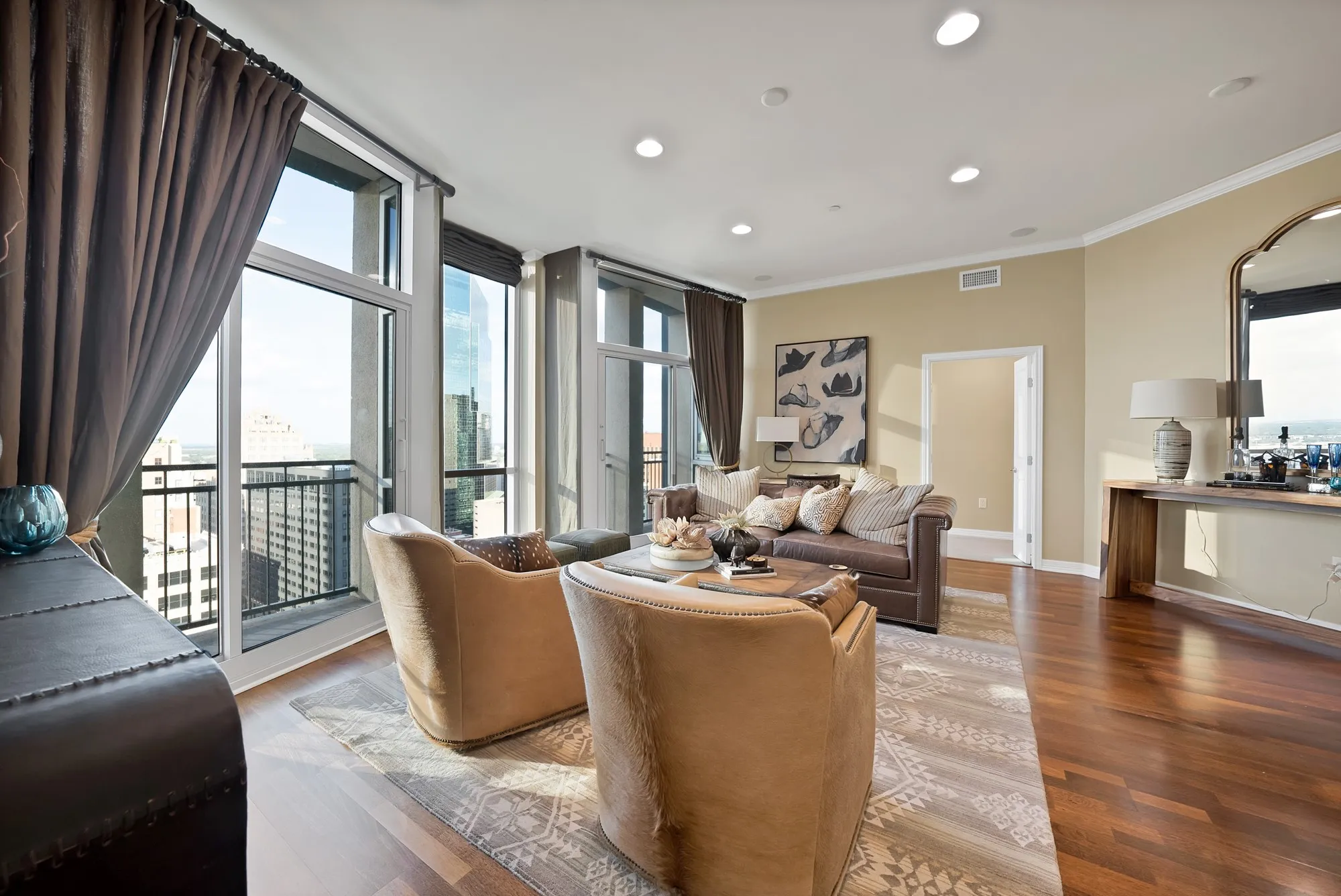 Condominium For Sale in Tarrant County , 500 Throckmorton Street 1701, Fort Worth, Texas 76102, 2 Bedroom, 2 Bathroom, 1 Garage spaces, 1,170 Sqft, built in 1972, mls#21379373, Real Estate Agent in Fort Worth, Homes For Sale in Tarrant county, Homes For Sale in Fort Worth, Realtor in Fort Worth Texas, Real Estate Brokerage Independent Realty Texas, Luminita Cordes Realtor