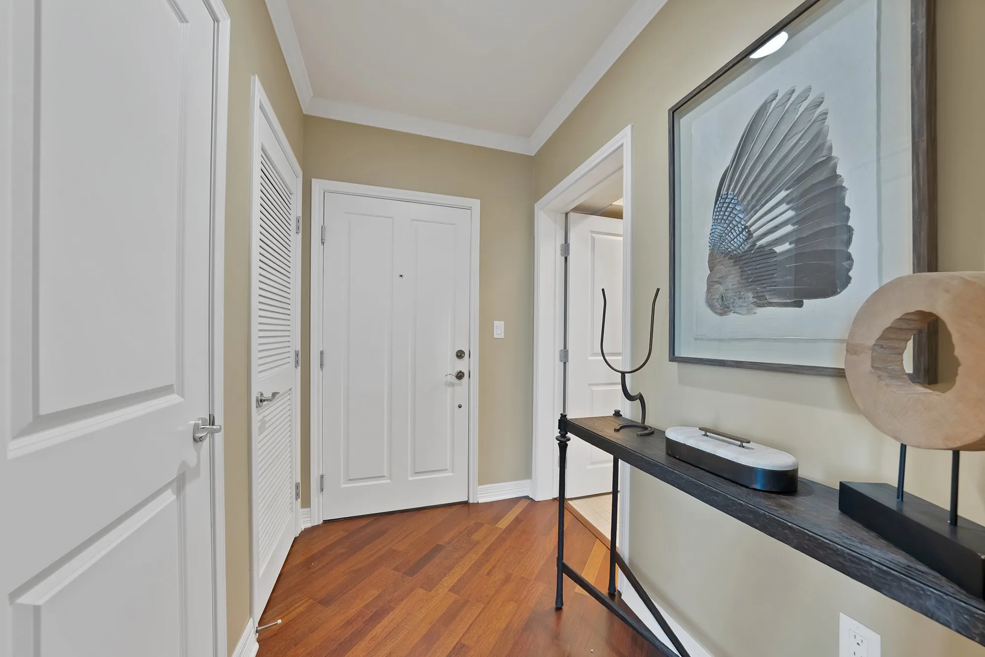 Condominium For Sale in Tarrant County , 500 Throckmorton Street 1701, Fort Worth, Texas 76102, 2 Bedroom, 2 Bathroom, 1 Garage spaces, 1,170 Sqft, built in 1972, mls#21379373, Real Estate Agent in Fort Worth, Homes For Sale in Tarrant county, Homes For Sale in Fort Worth, Realtor in Fort Worth Texas, Real Estate Brokerage Independent Realty Texas, Luminita Cordes Realtor