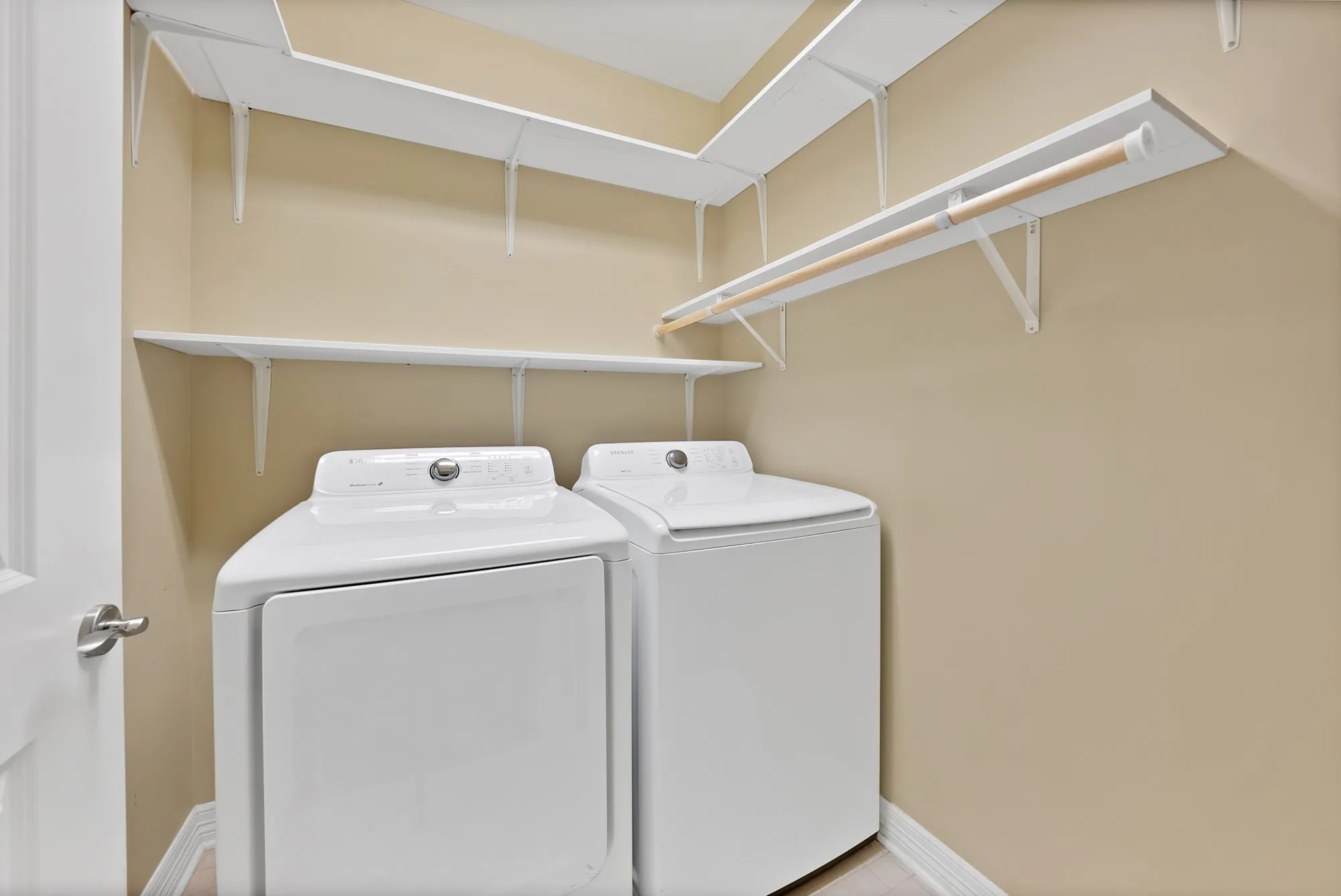 Condominium For Sale in Tarrant County , 500 Throckmorton Street 1701, Fort Worth, Texas 76102, 2 Bedroom, 2 Bathroom, 1 Garage spaces, 1,170 Sqft, built in 1972, mls#21379373, Real Estate Agent in Fort Worth, Homes For Sale in Tarrant county, Homes For Sale in Fort Worth, Realtor in Fort Worth Texas, Real Estate Brokerage Independent Realty Texas, Luminita Cordes Realtor
