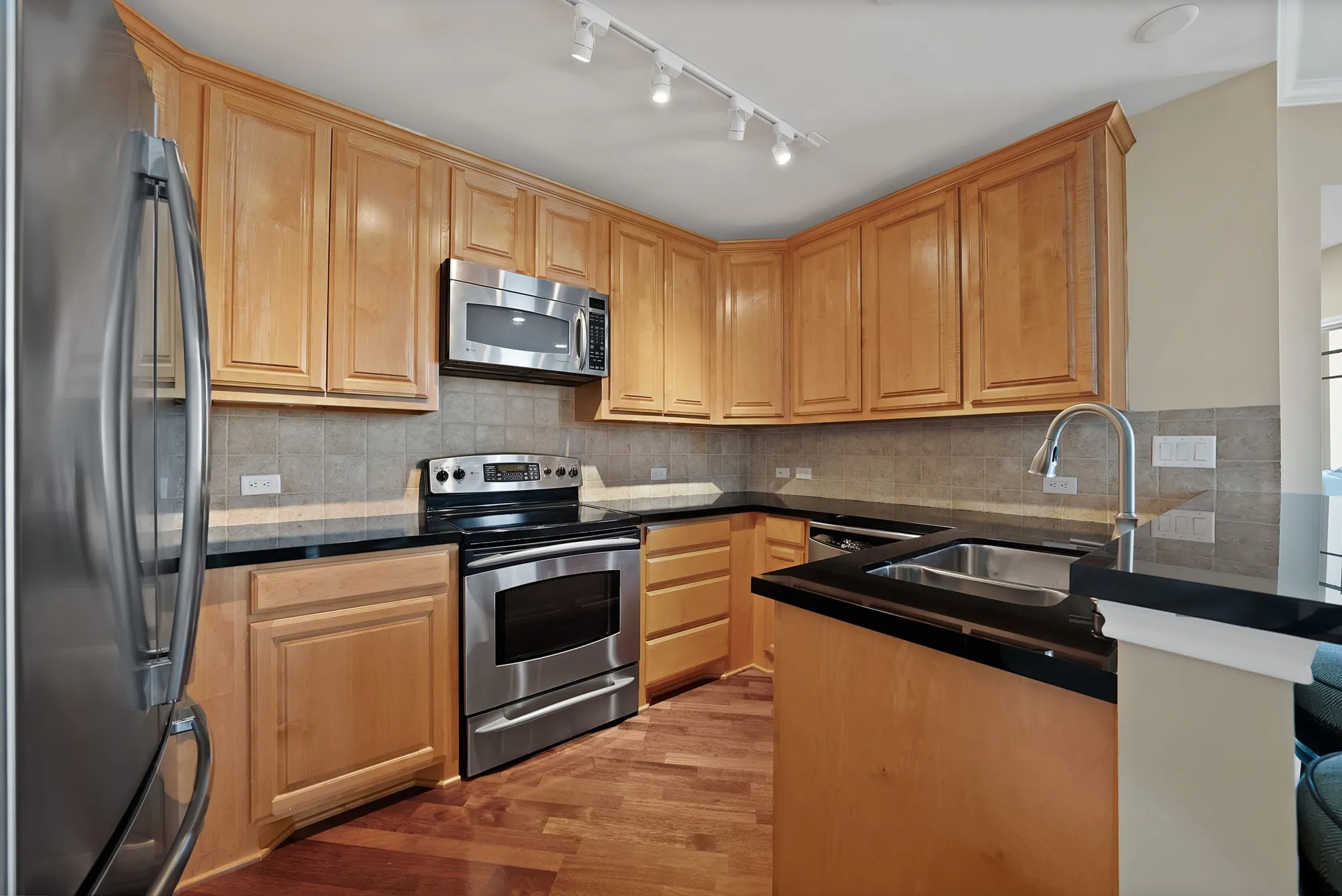 Condominium For Sale in Tarrant County , 500 Throckmorton Street 1701, Fort Worth, Texas 76102, 2 Bedroom, 2 Bathroom, 1 Garage spaces, 1,170 Sqft, built in 1972, mls#21379373, Real Estate Agent in Fort Worth, Homes For Sale in Tarrant county, Homes For Sale in Fort Worth, Realtor in Fort Worth Texas, Real Estate Brokerage Independent Realty Texas, Luminita Cordes Realtor