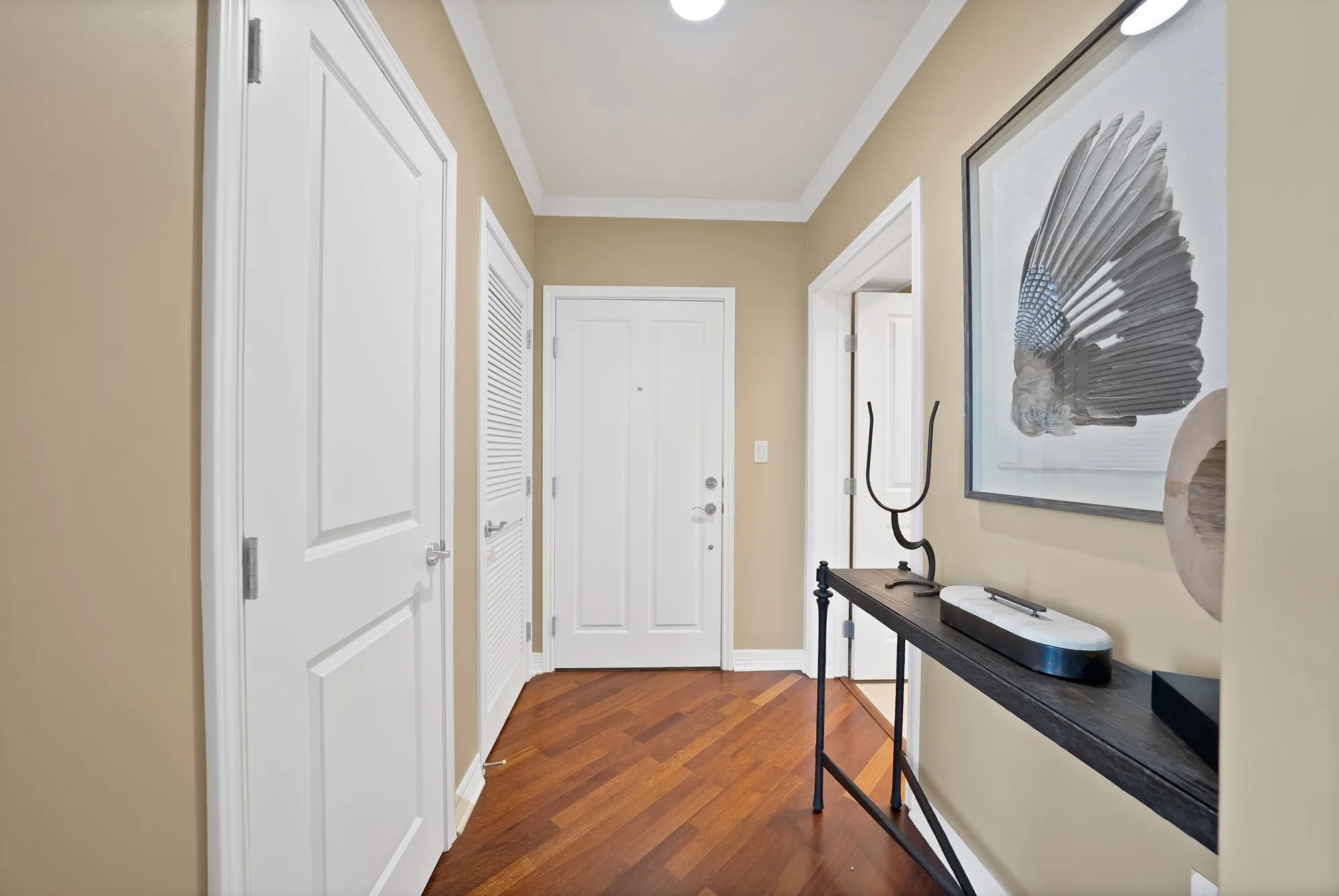 Condominium For Sale in Tarrant County , 500 Throckmorton Street 1701, Fort Worth, Texas 76102, 2 Bedroom, 2 Bathroom, 1 Garage spaces, 1,170 Sqft, built in 1972, mls#21379373, Real Estate Agent in Fort Worth, Homes For Sale in Tarrant county, Homes For Sale in Fort Worth, Realtor in Fort Worth Texas, Real Estate Brokerage Independent Realty Texas, Luminita Cordes Realtor