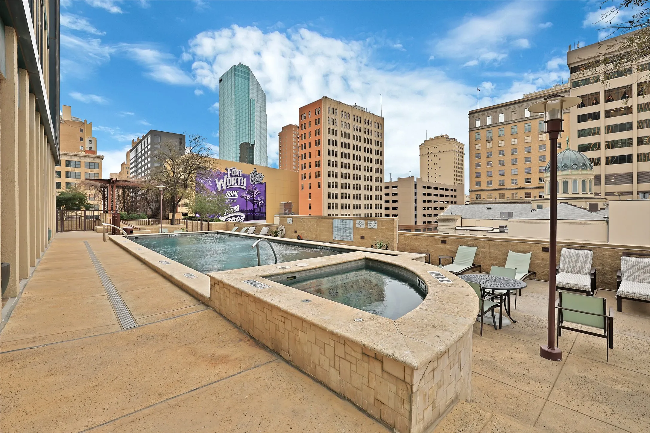 Condominium For Sale in Tarrant County , 500 Throckmorton Street 1701, Fort Worth, Texas 76102, 2 Bedroom, 2 Bathroom, 1 Garage spaces, 1,170 Sqft, built in 1972, mls#21379373, Real Estate Agent in Fort Worth, Homes For Sale in Tarrant county, Homes For Sale in Fort Worth, Realtor in Fort Worth Texas, Real Estate Brokerage Independent Realty Texas, Luminita Cordes Realtor